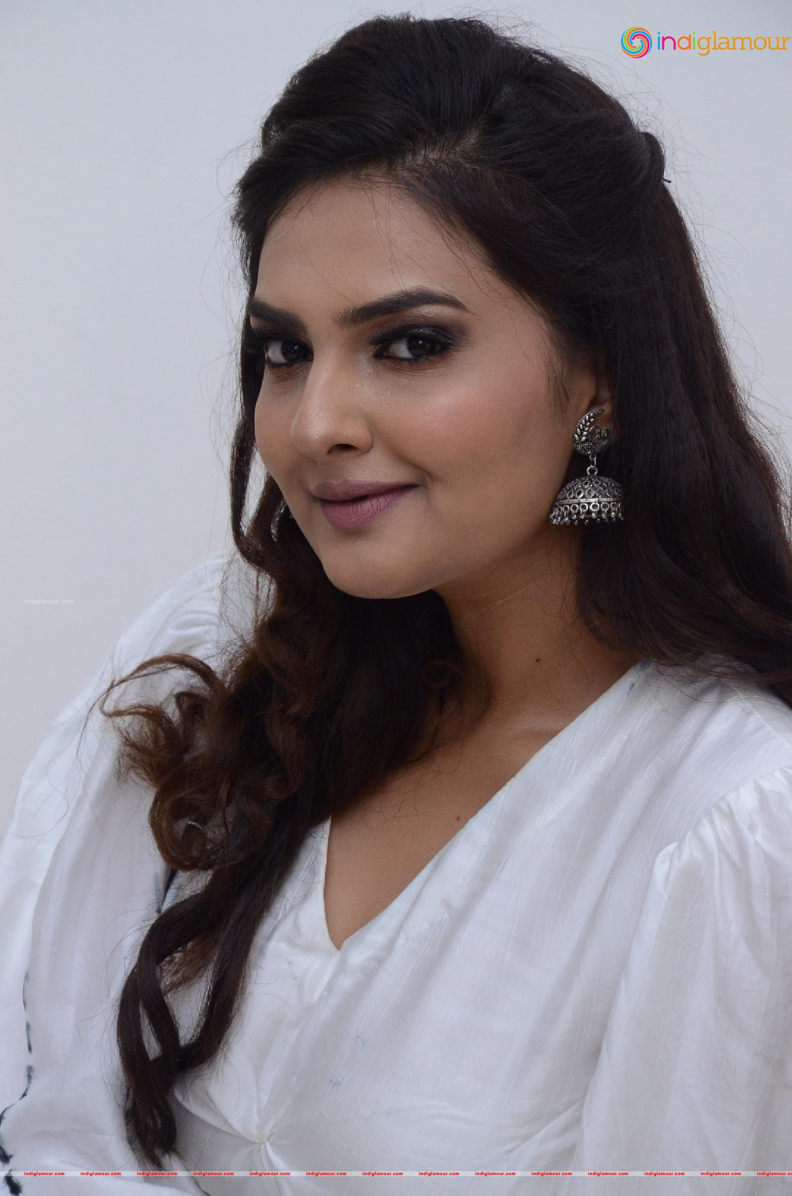 Neha Deshpande Actress hd photo