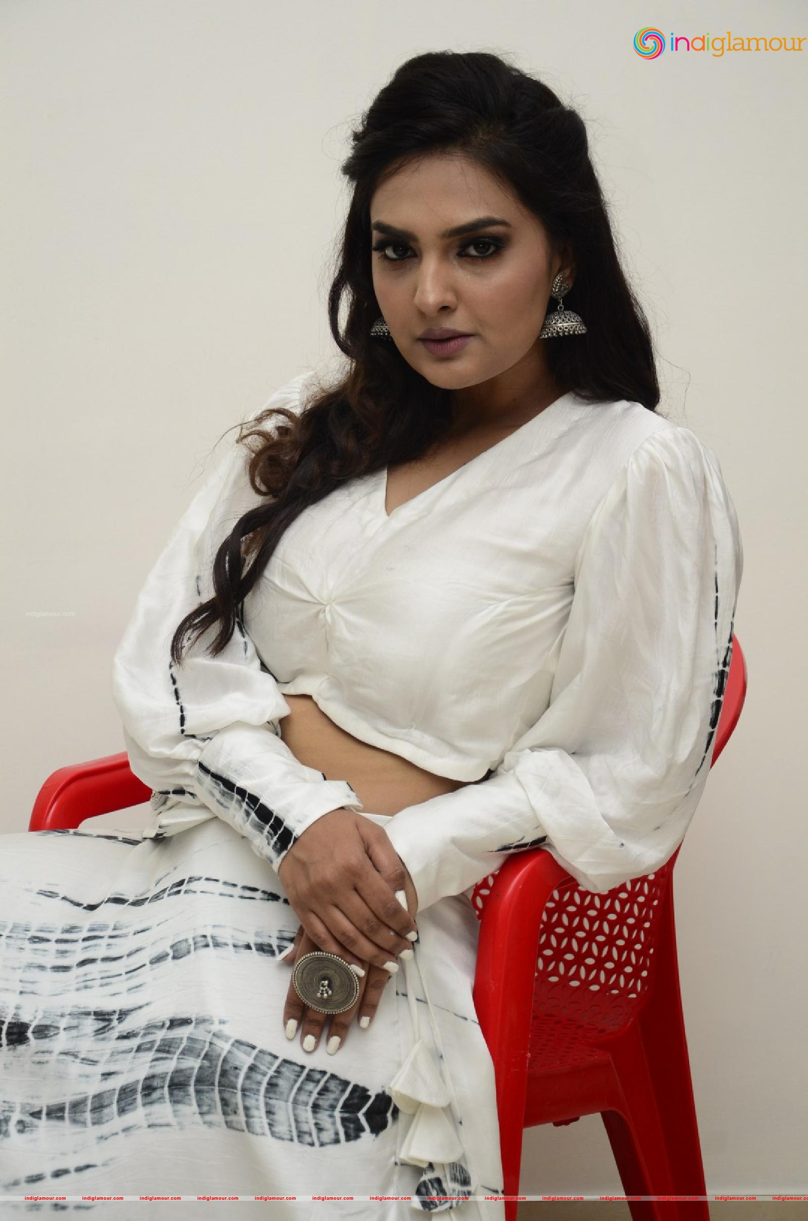 Neha Deshpande Actress hd photo