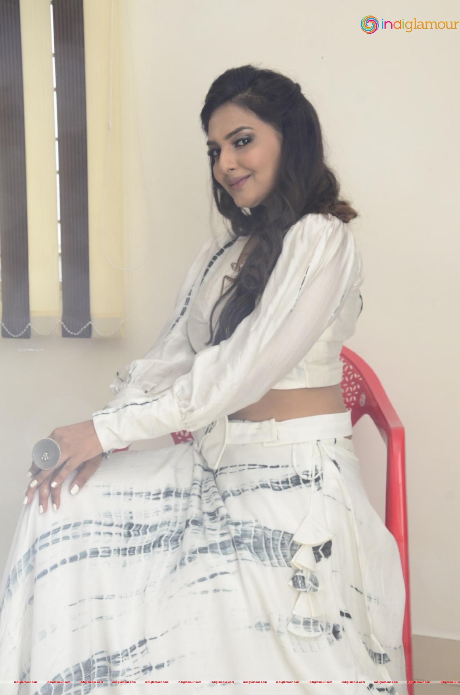 Neha Deshpande Actress hd photo