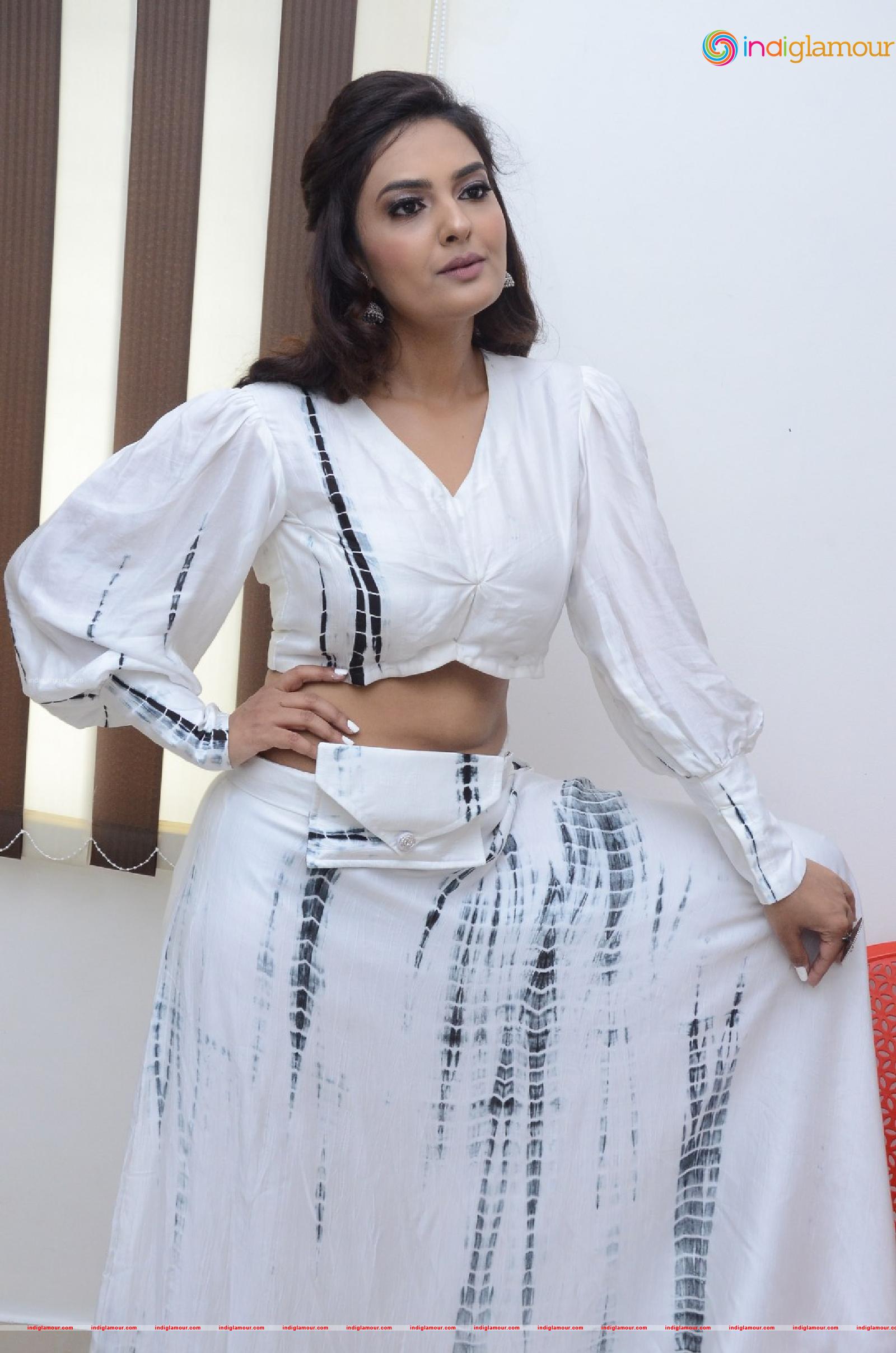 Neha Deshpande Actress hd photo