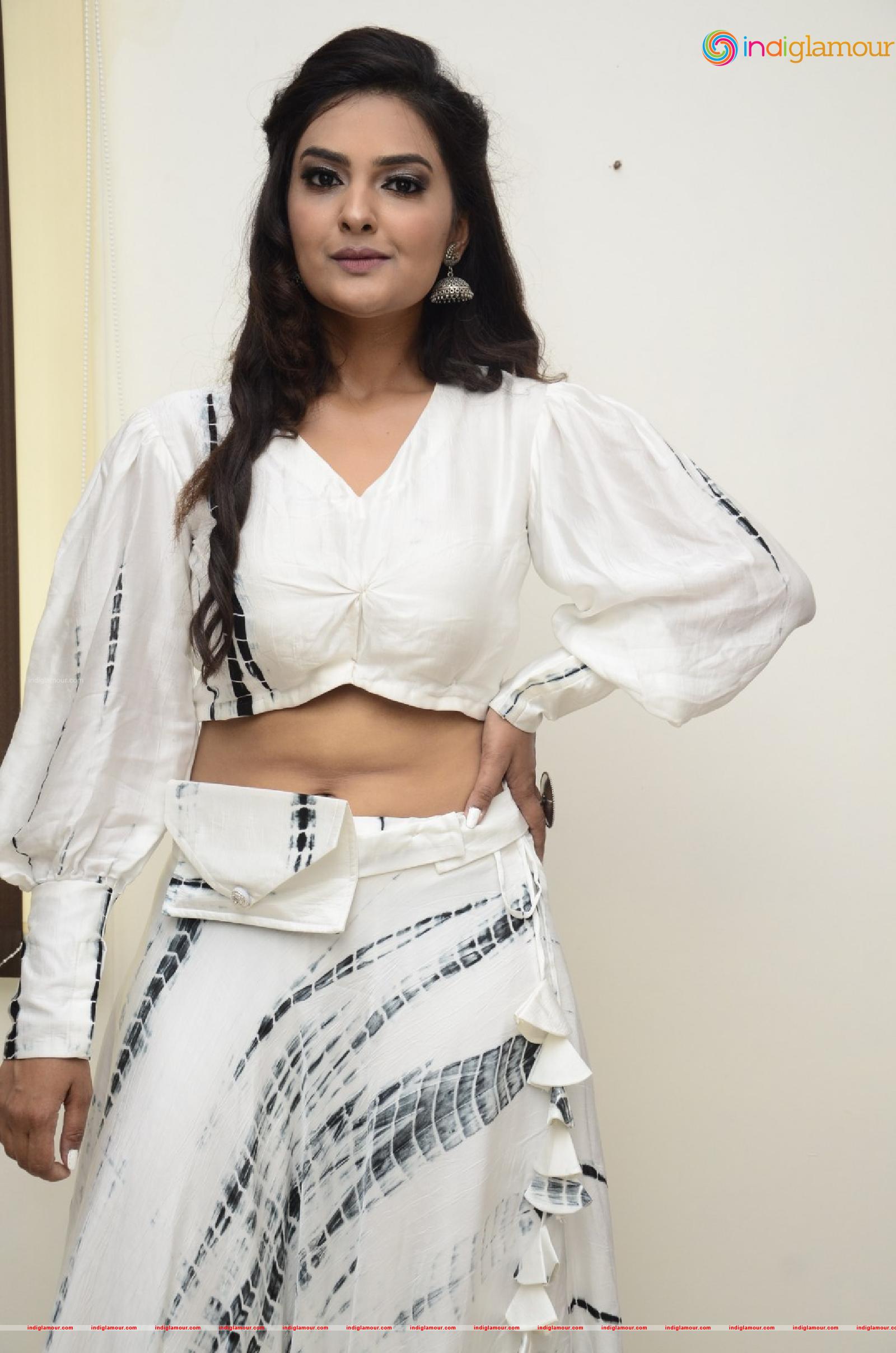 Neha Deshpande Actress hd photo