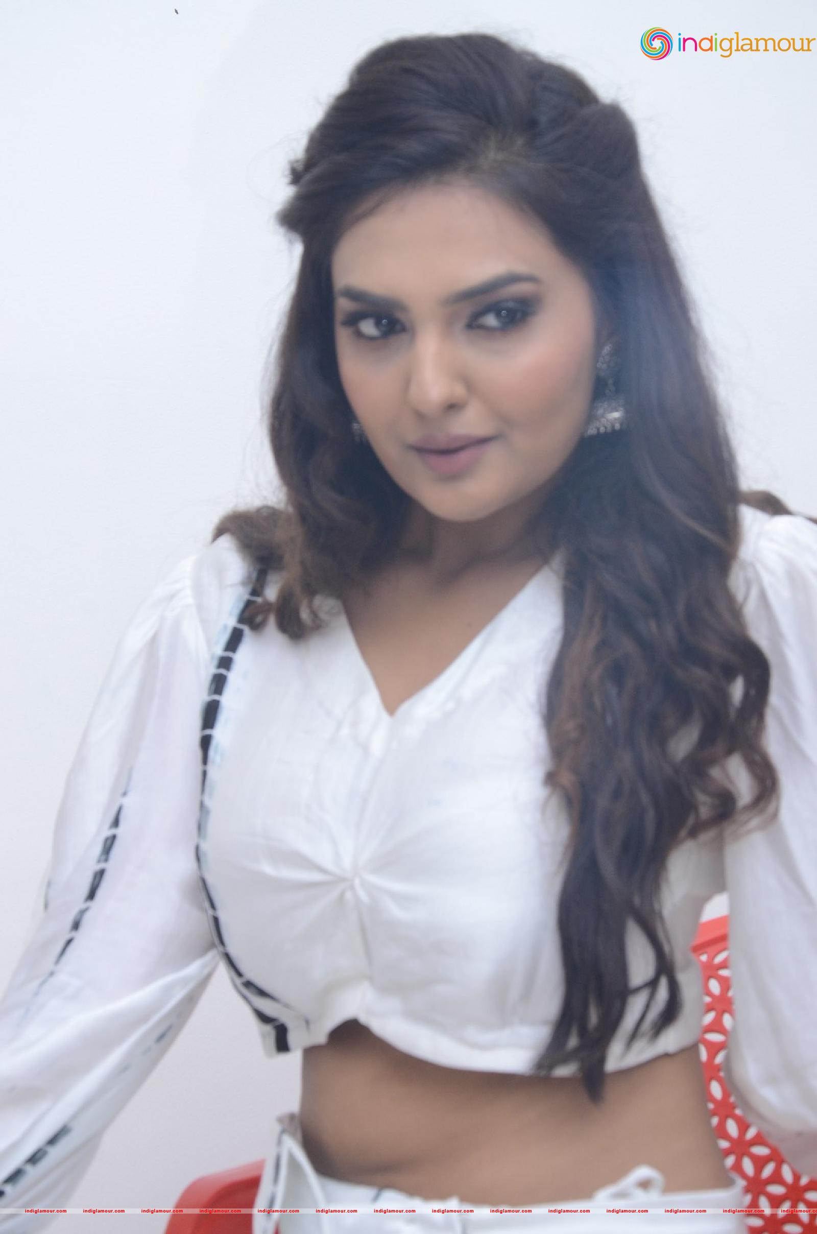Neha Deshpande Actress hd photo