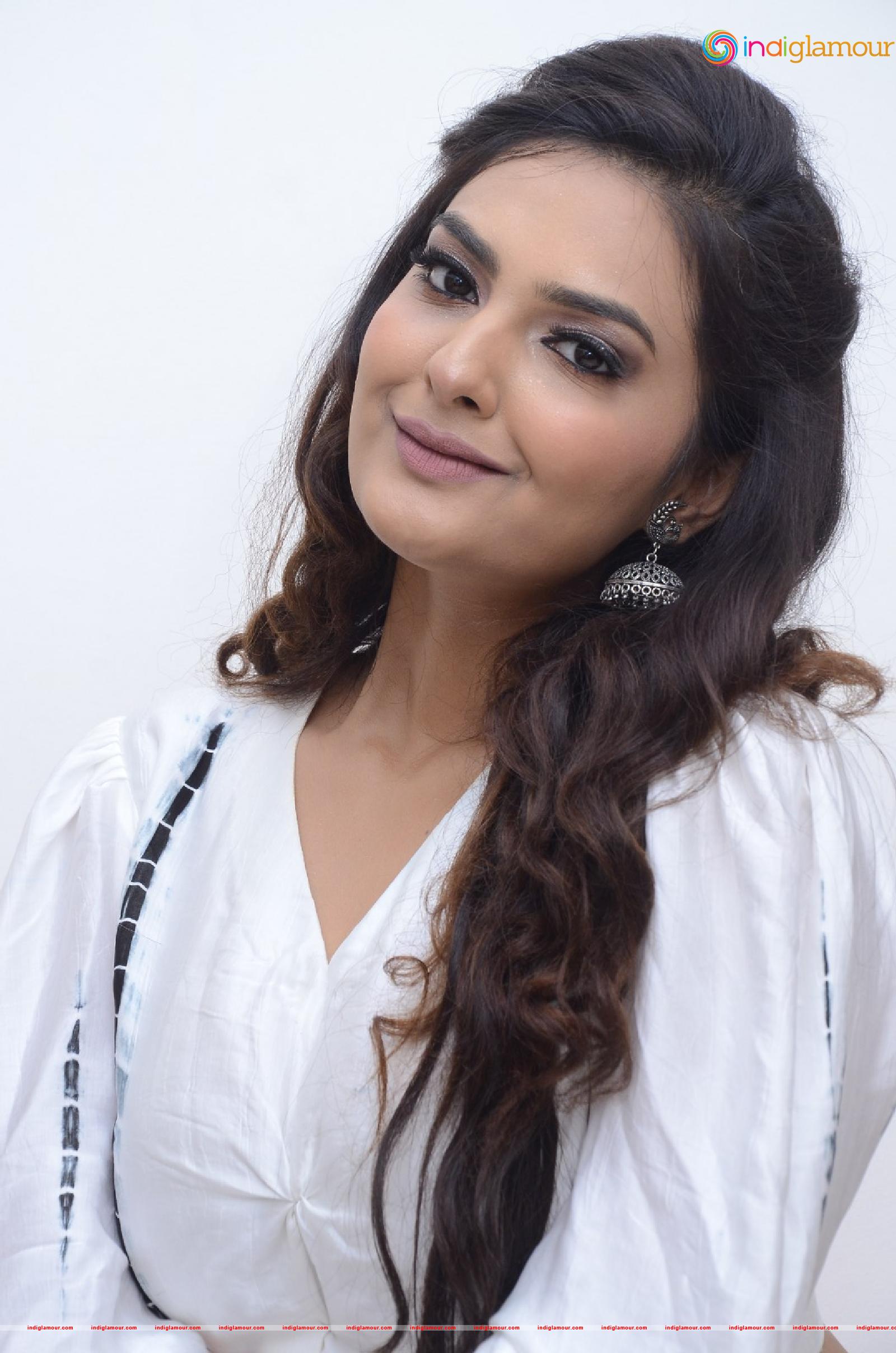 Neha Deshpande Actress hd photo