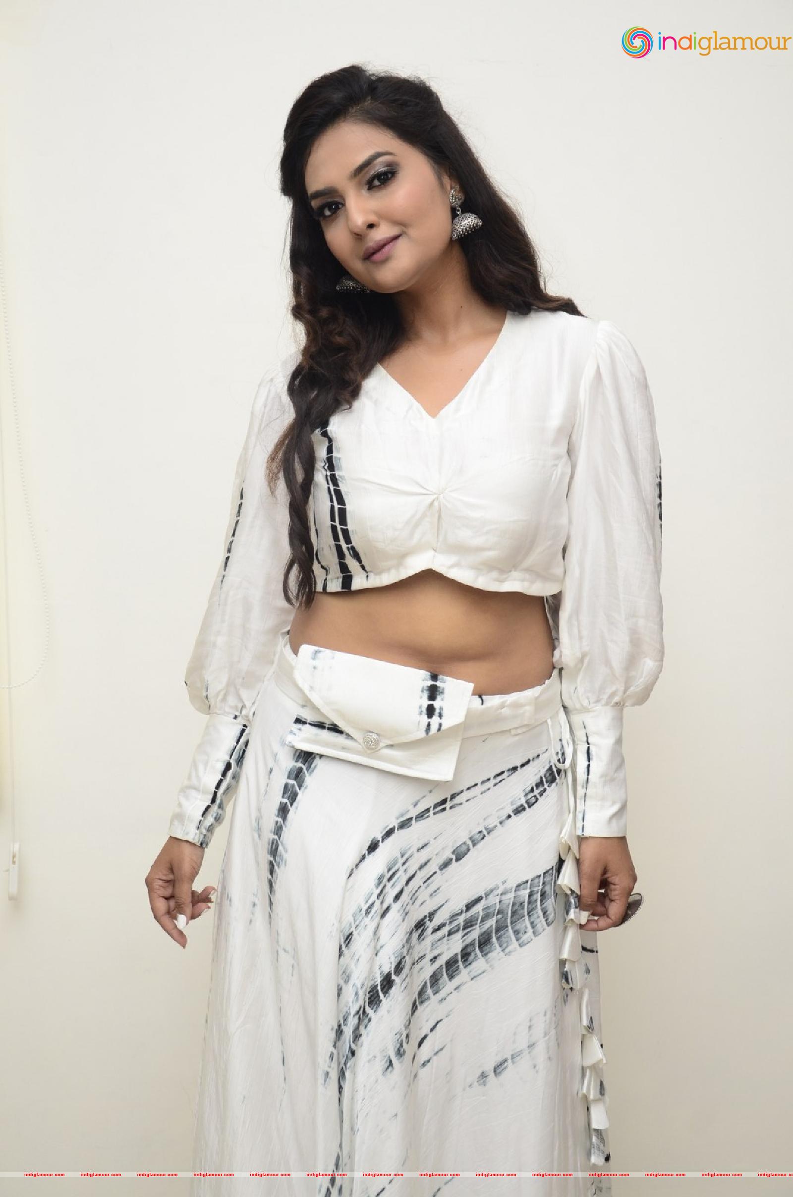 Neha Deshpande Actress hd photo
