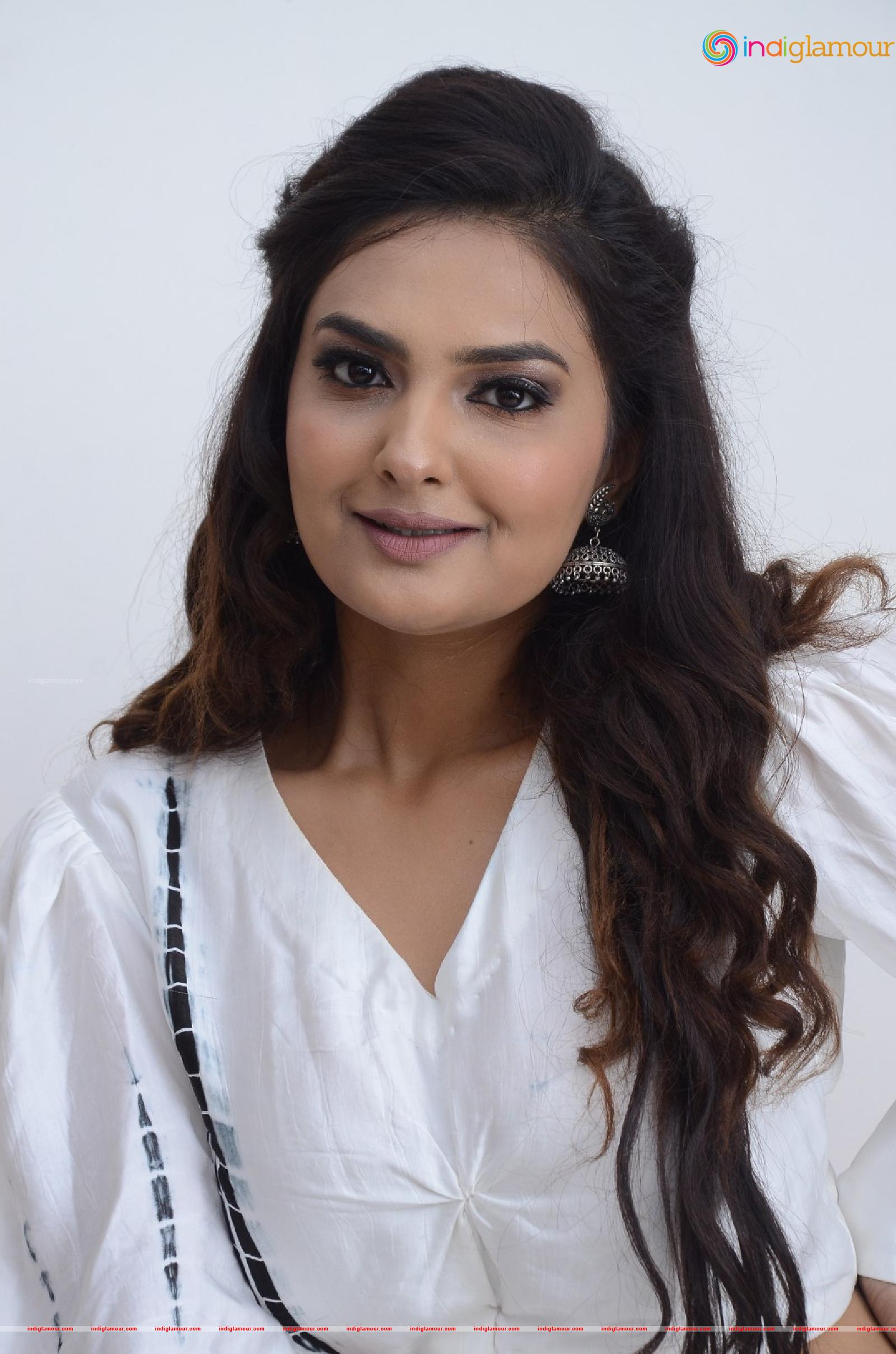 Neha Deshpande Actress hd photo