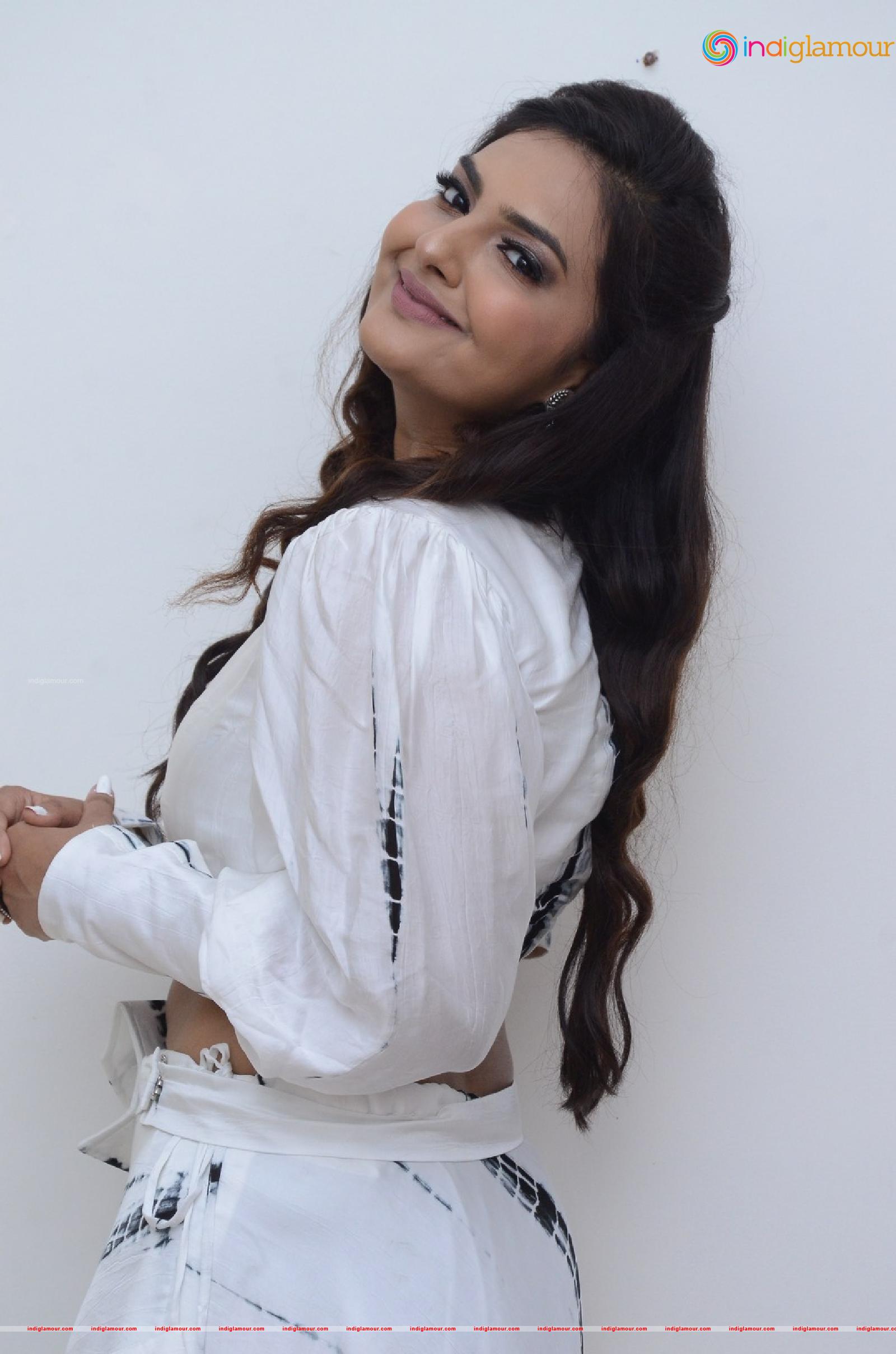 Neha Deshpande Actress hd photo