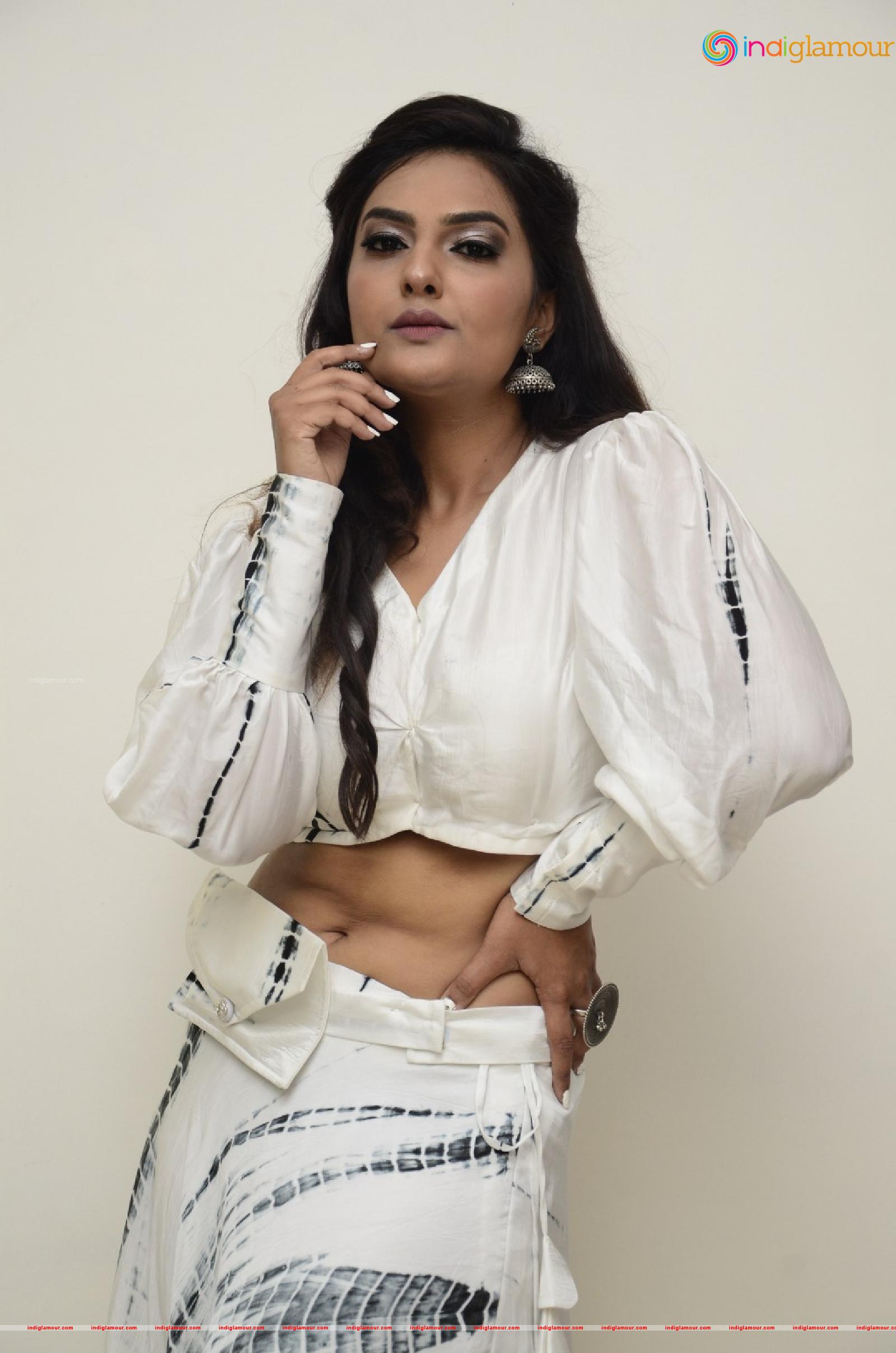 Neha Deshpande Actress hd photo