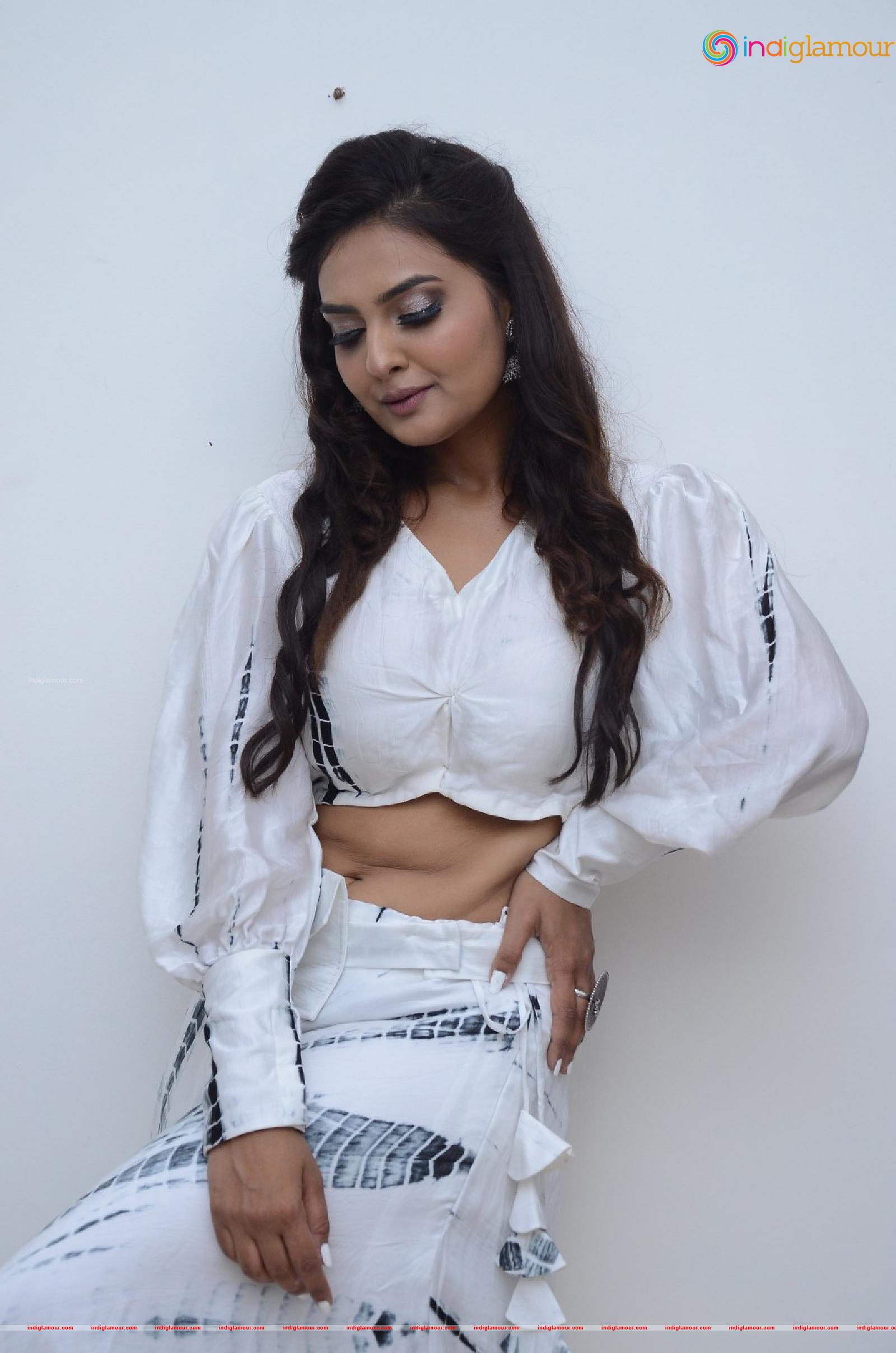 Neha Deshpande Actress hd photo