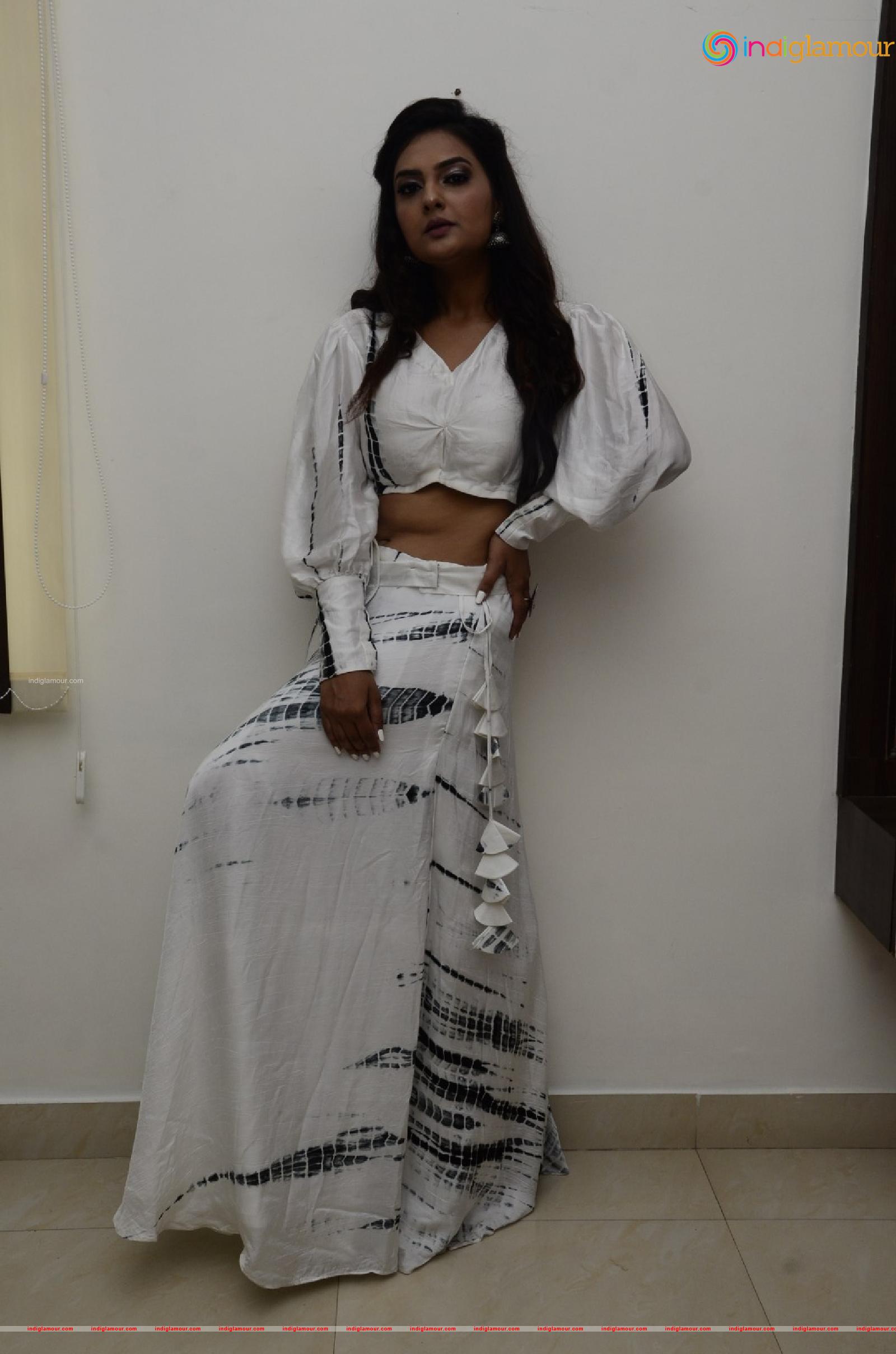 Neha Deshpande Actress hd photo