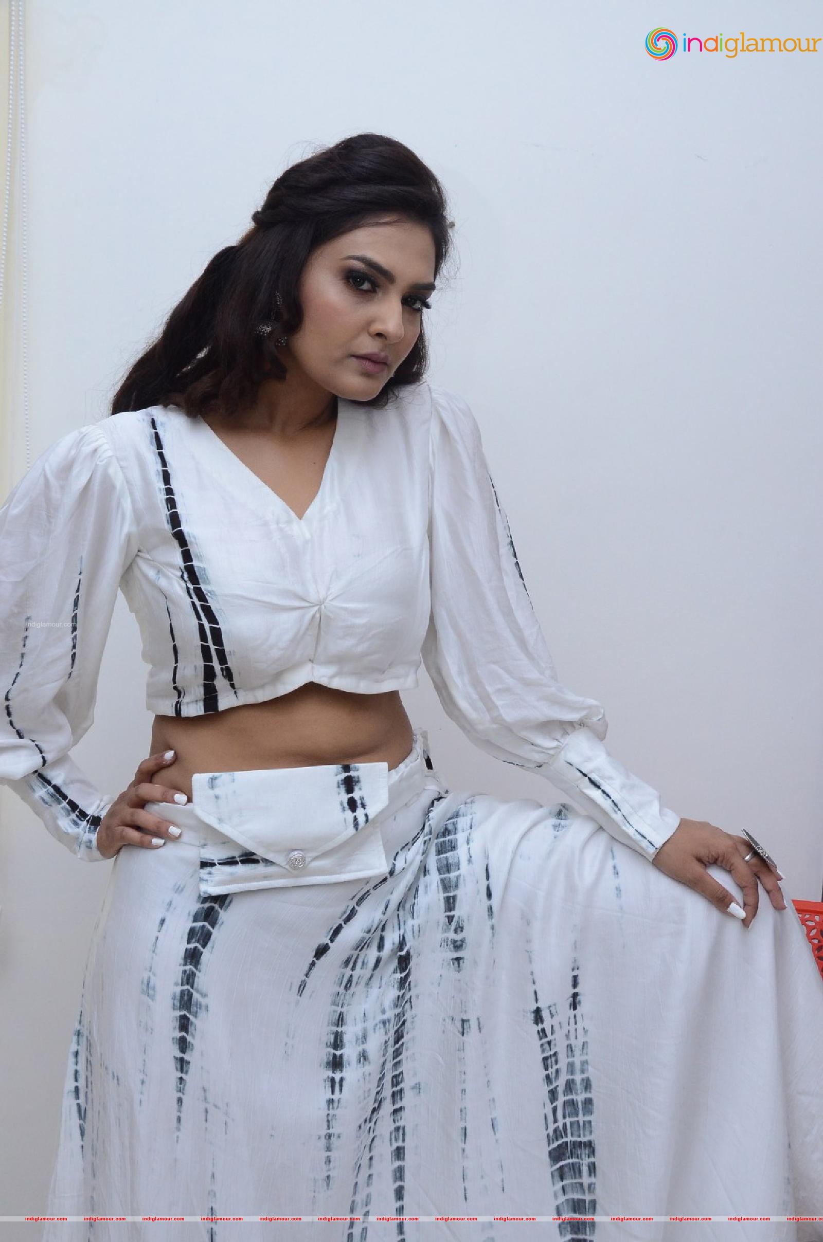 Neha Deshpande Actress hd photo