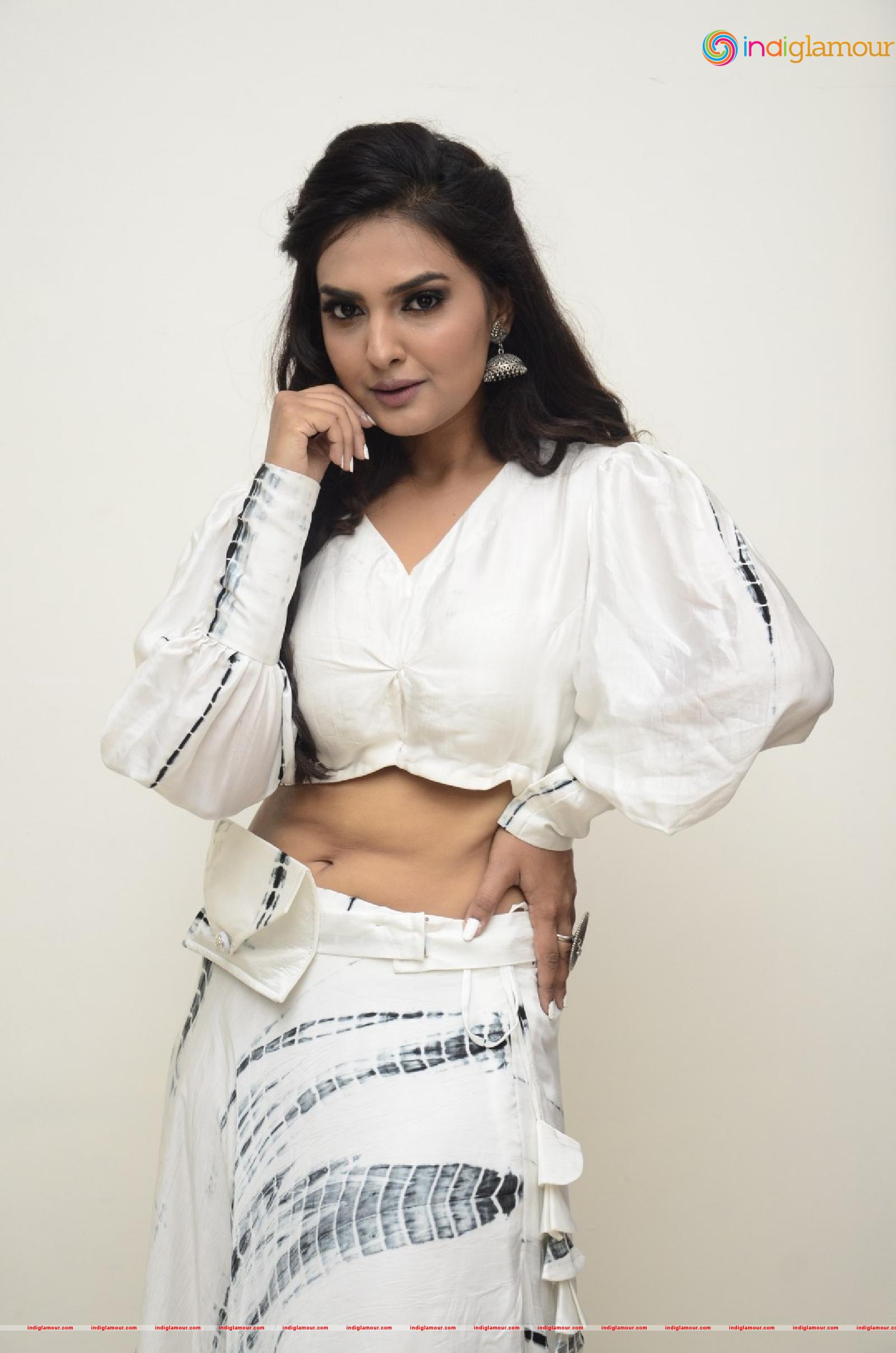 Neha Deshpande Actress hd photo