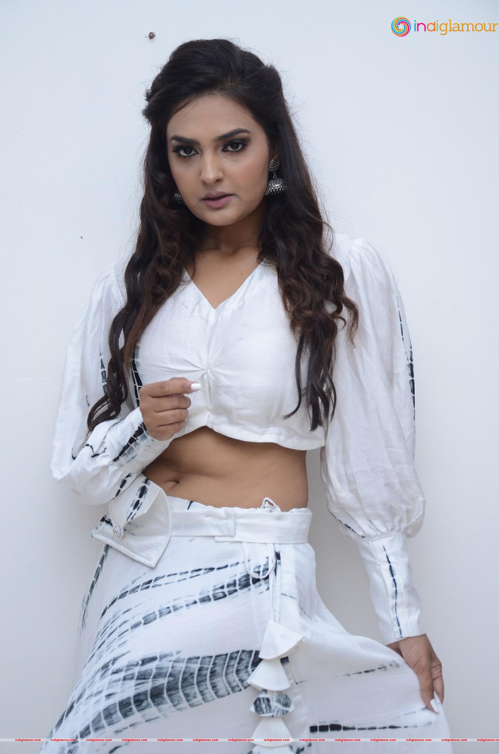Neha Deshpande Actress hd photo