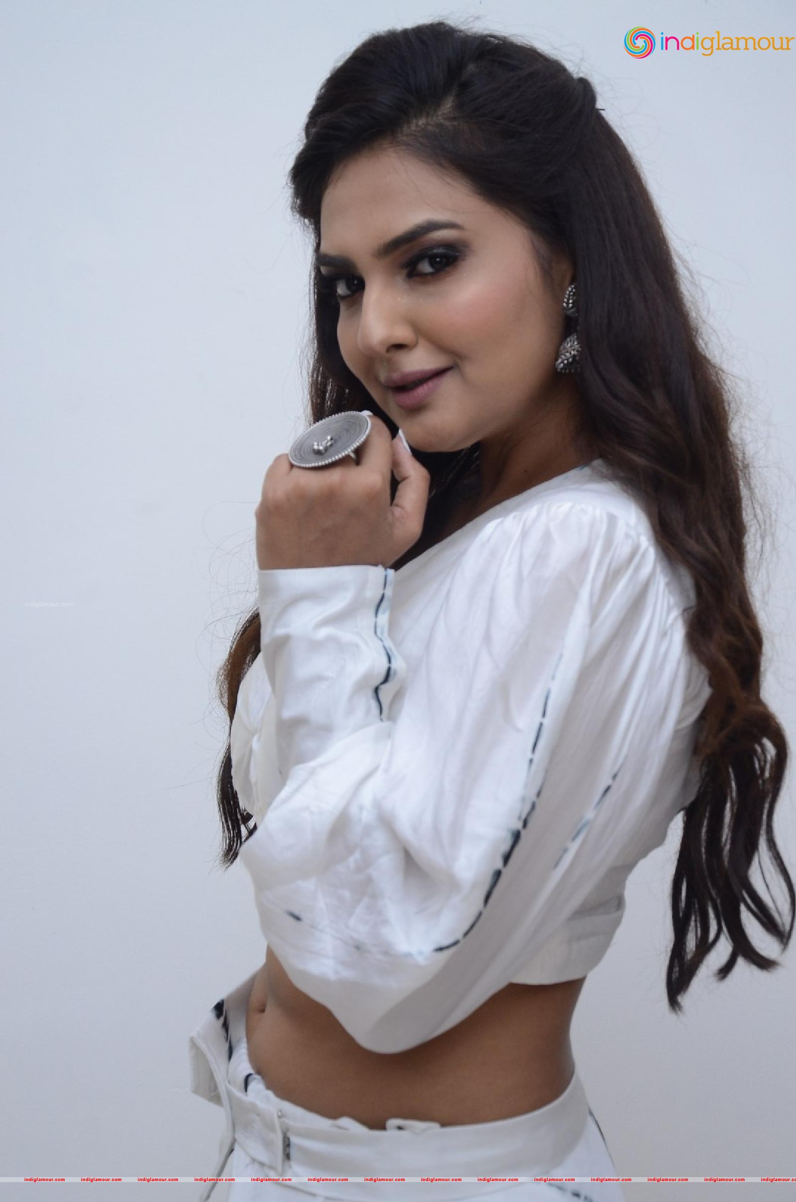 Neha Deshpande Actress hd photo
