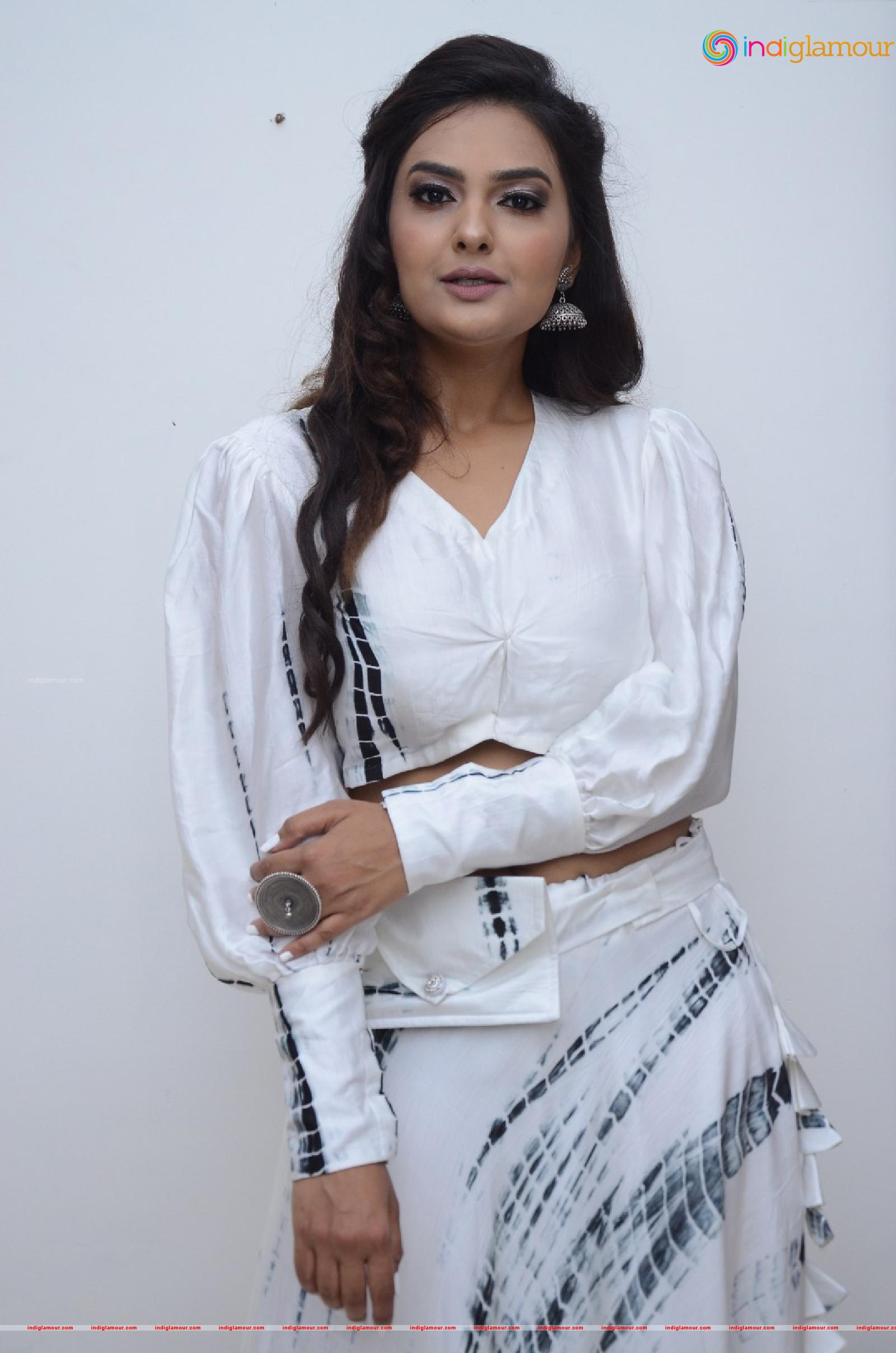 Neha Deshpande Actress hd photo