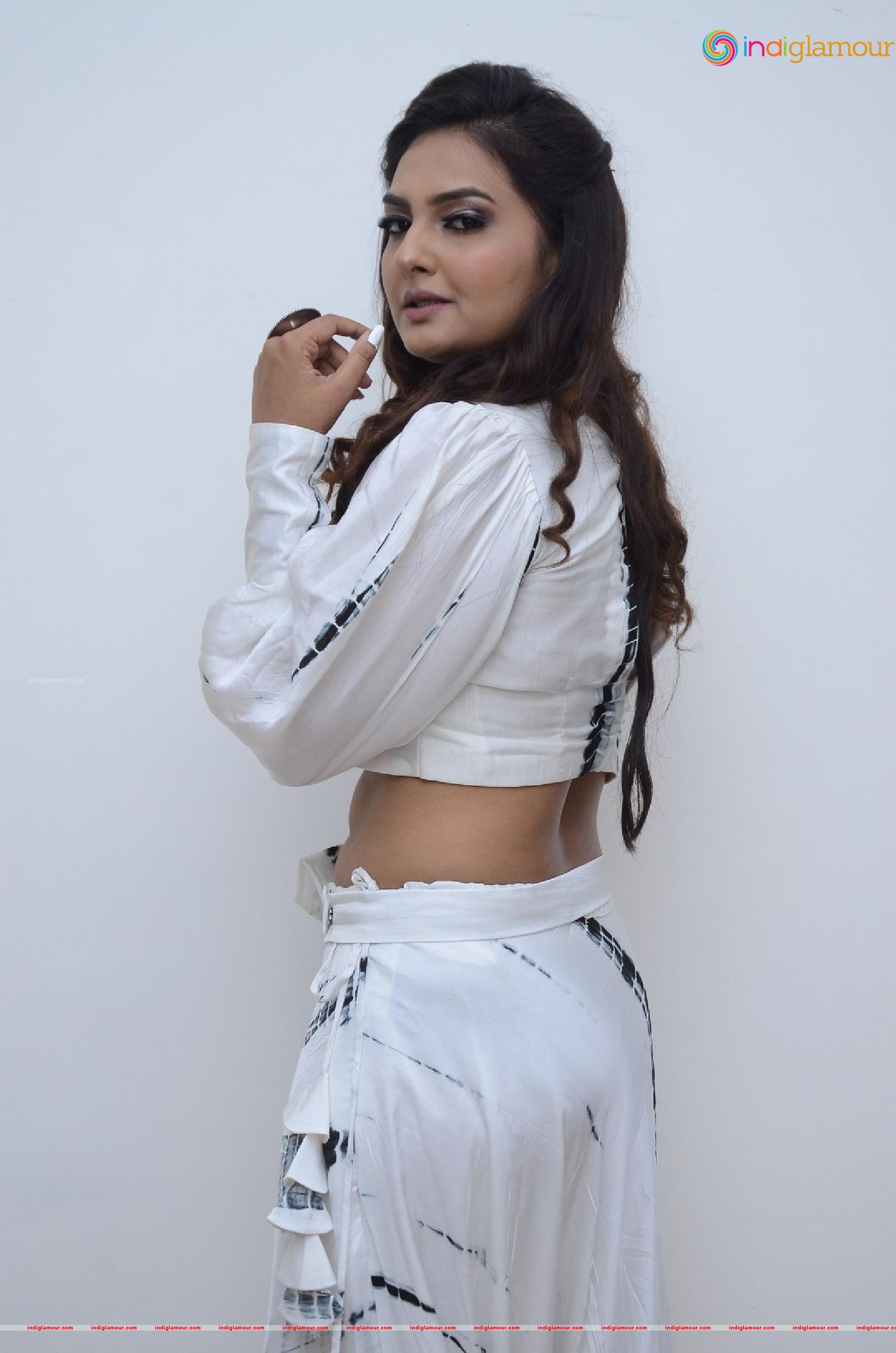 Neha Deshpande Actress hd photo
