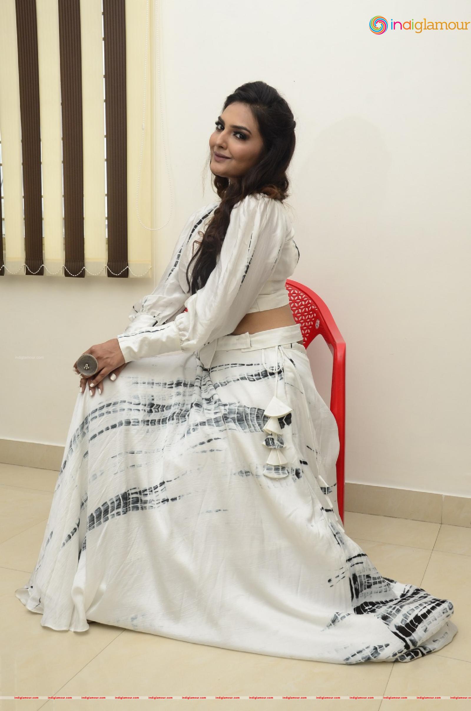 Neha Deshpande Actress hd photo