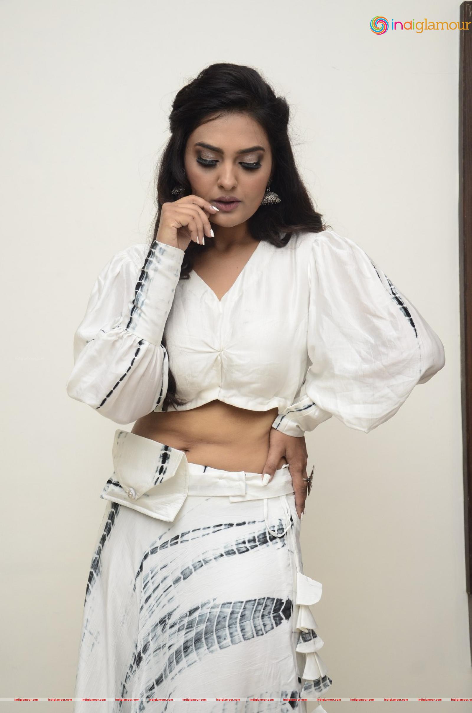 Neha Deshpande Actress hd photo