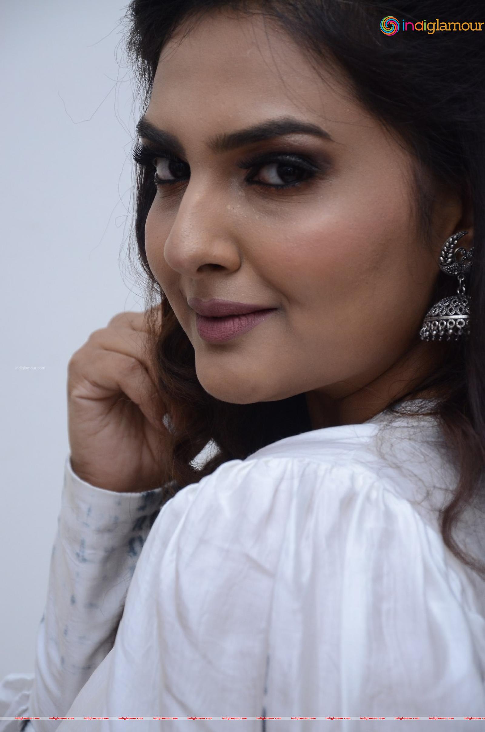 Neha Deshpande Actress hd photo