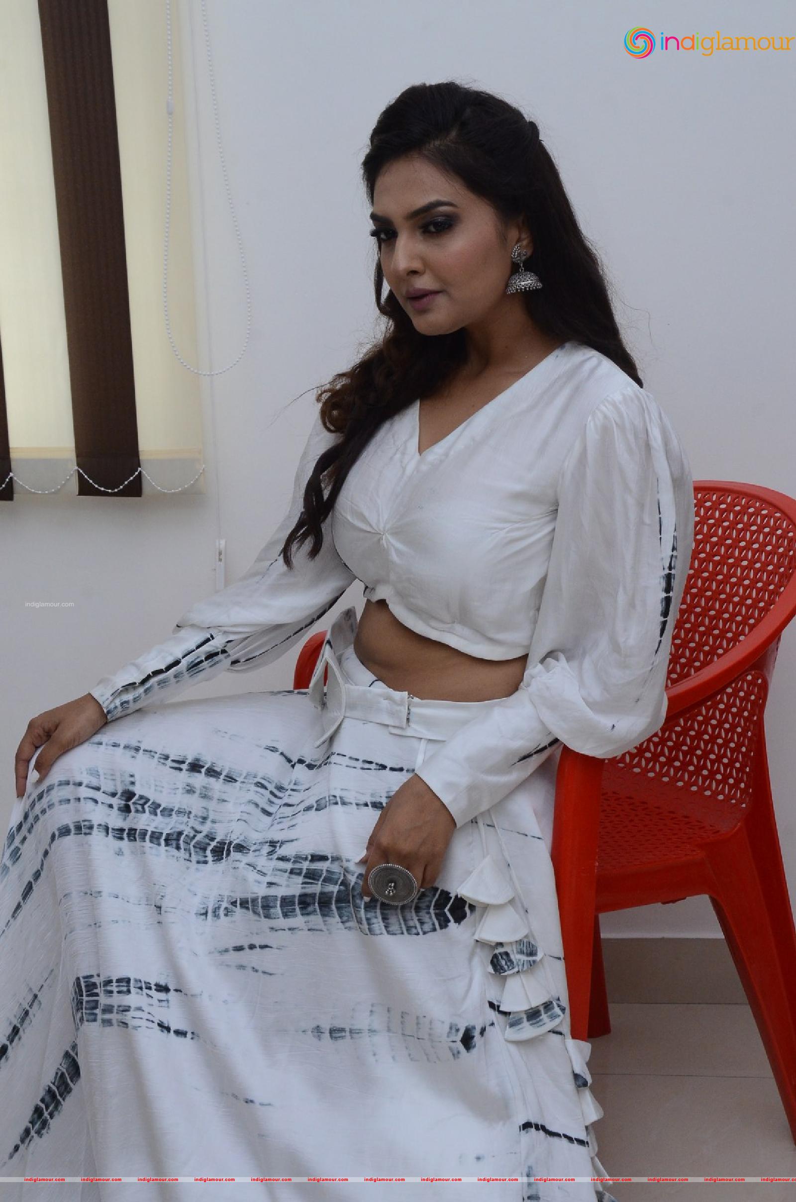 Neha Deshpande Actress hd photo