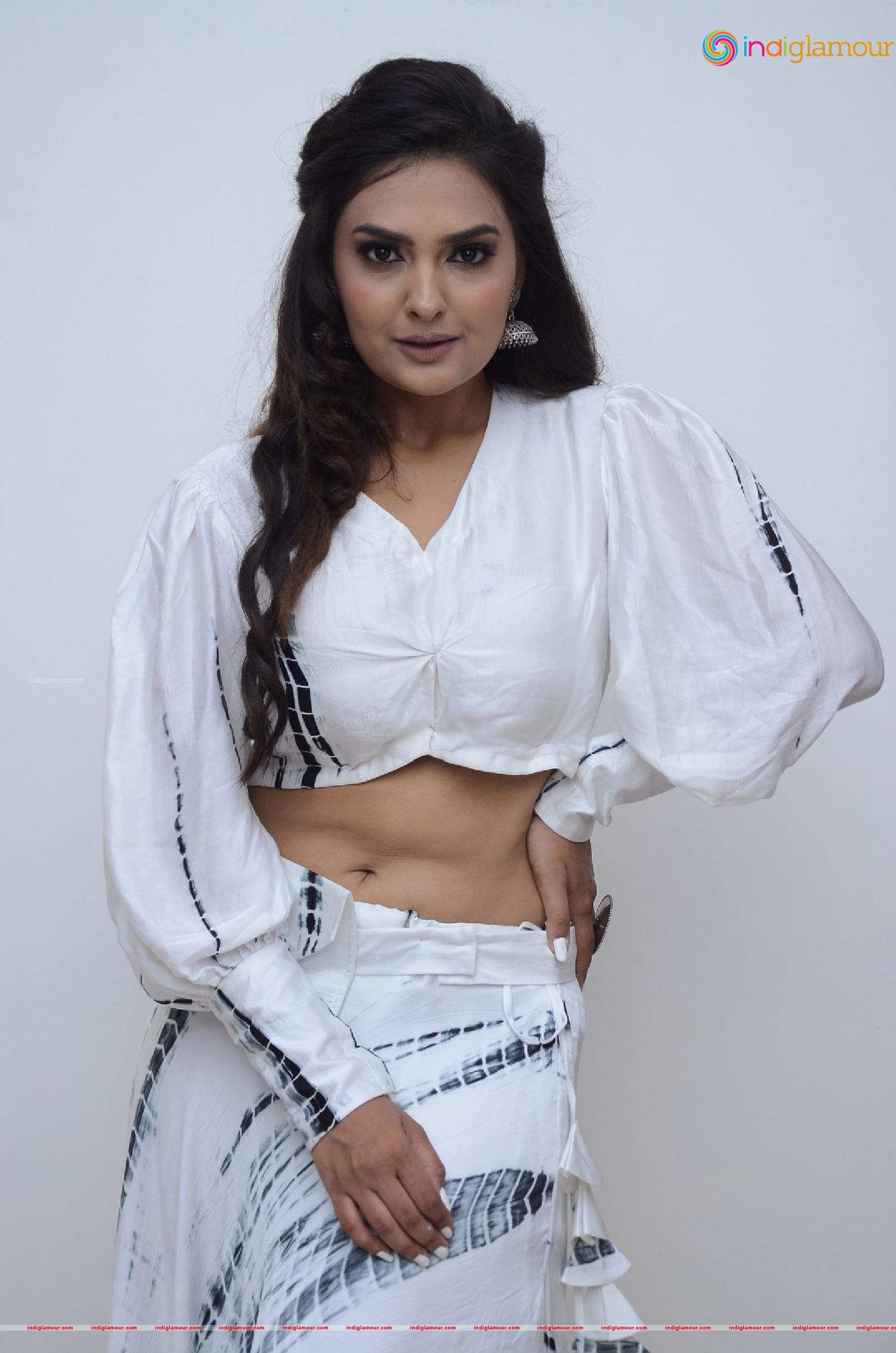 Neha Deshpande Actress hd photo
