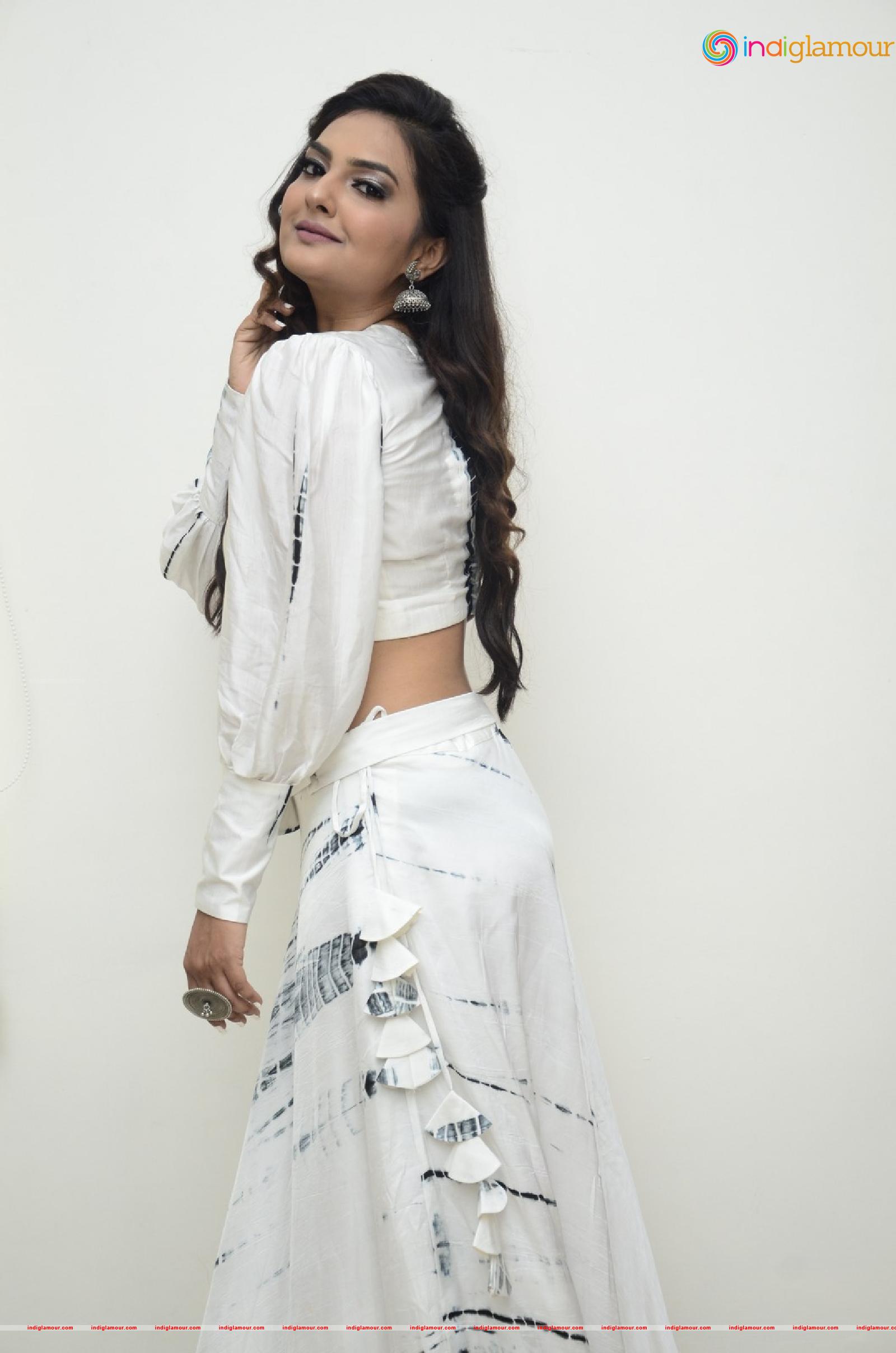 Neha Deshpande Actress hd photo