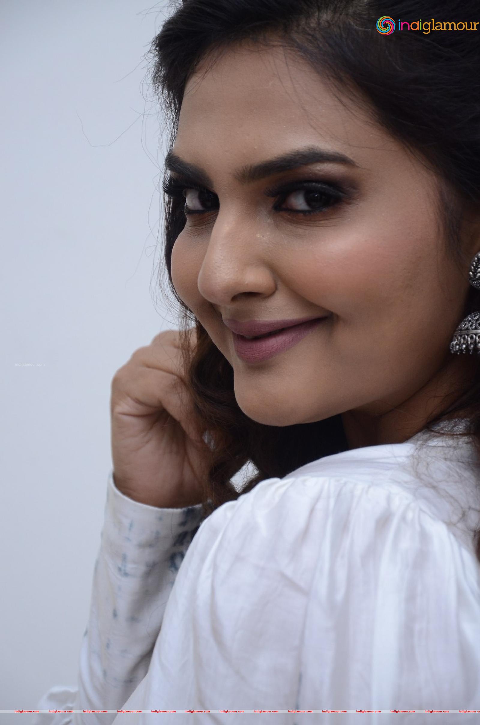 Neha Deshpande Actress hd photo