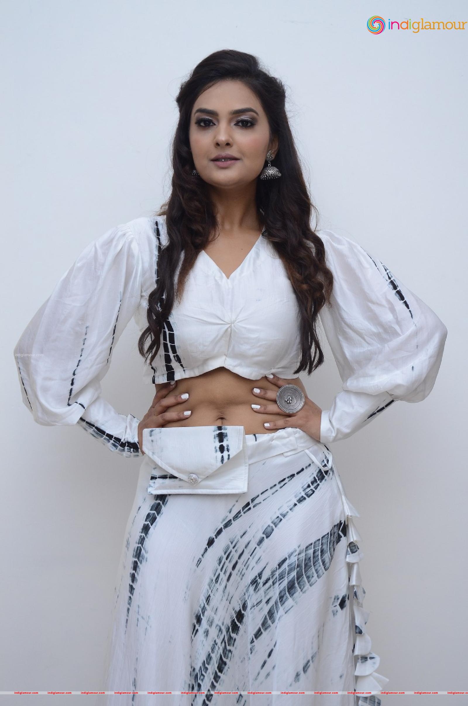 Neha Deshpande Actress hd photo