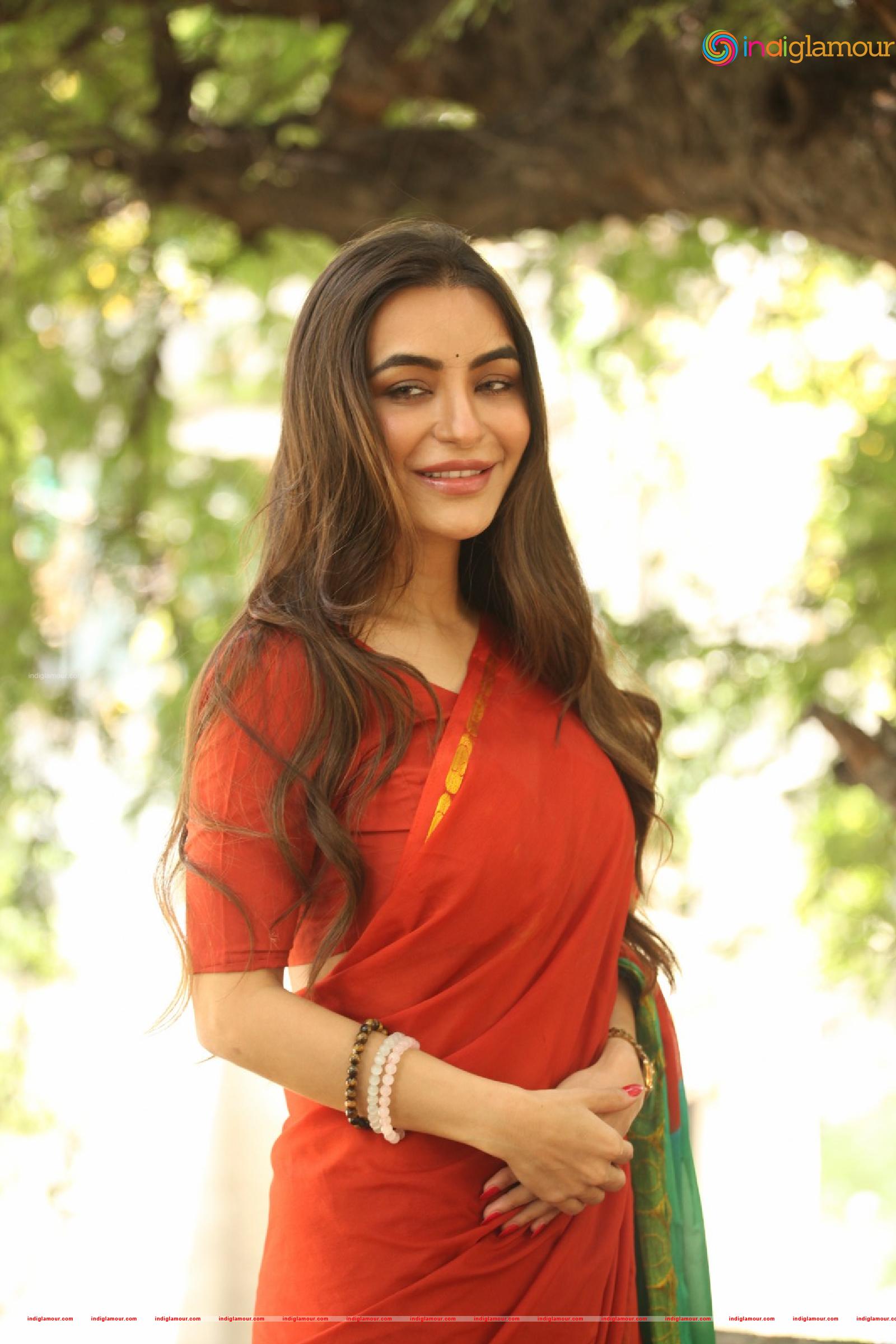 Nikkesha Actress hd photo