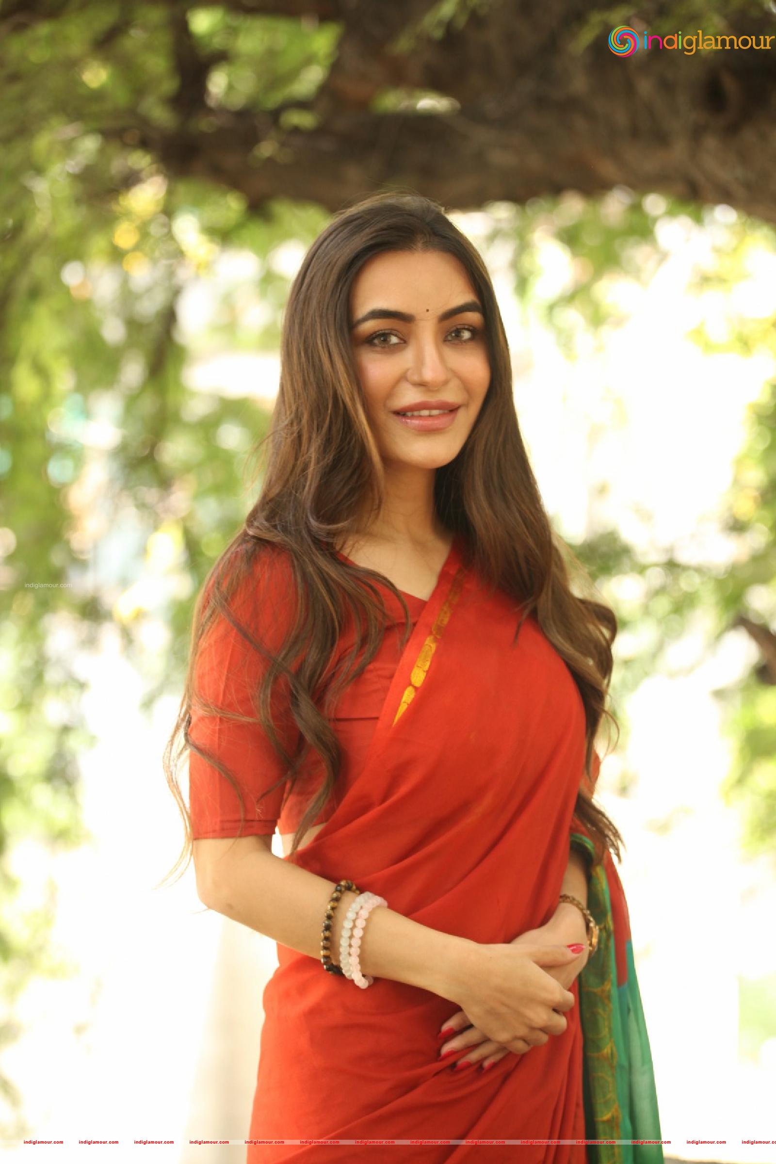 Nikkesha Actress hd photo
