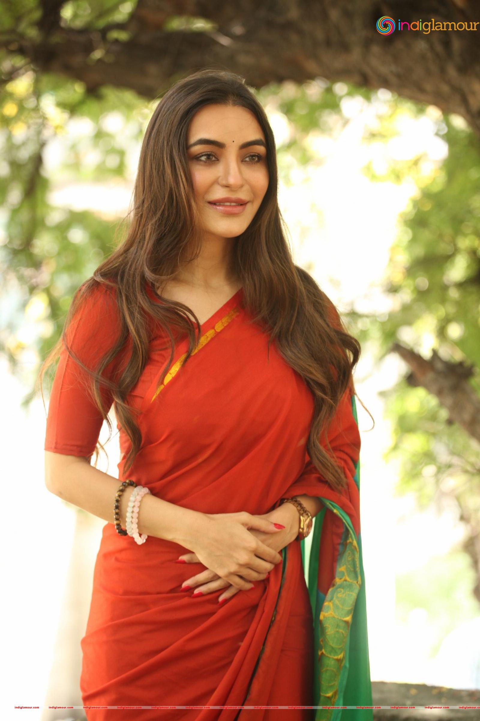 Nikkesha Actress hd photo