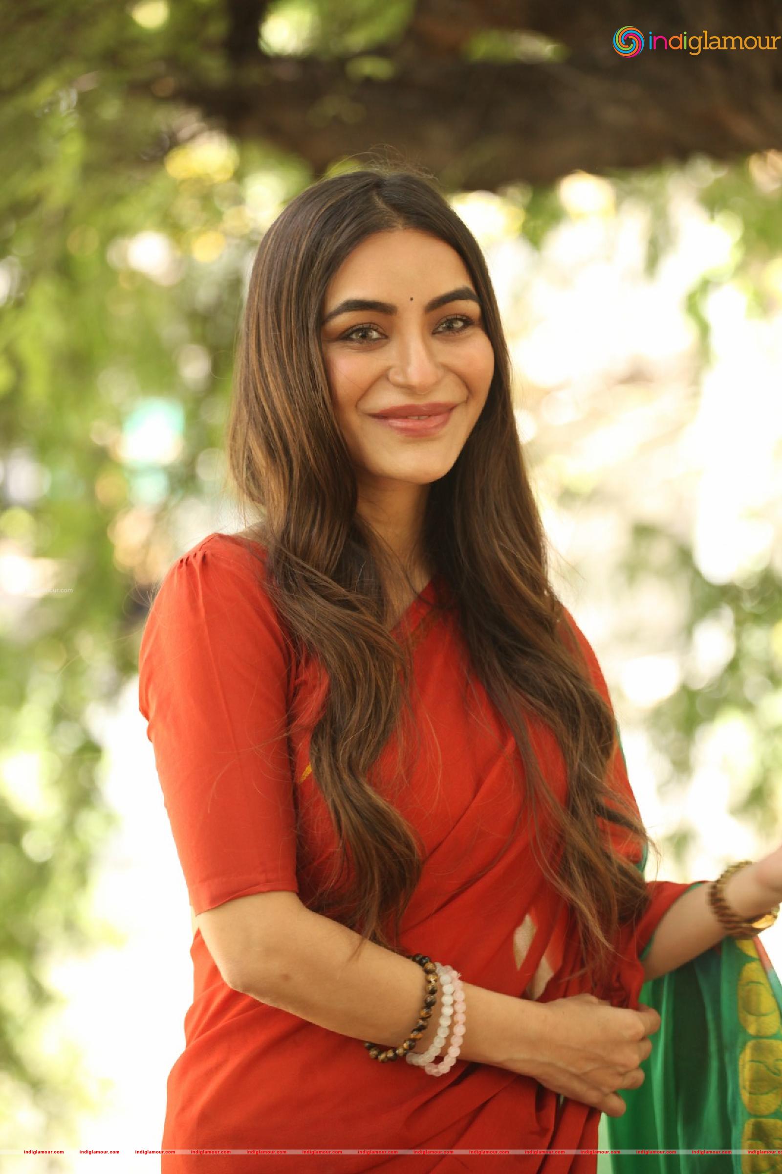 Nikkesha Actress hd photo