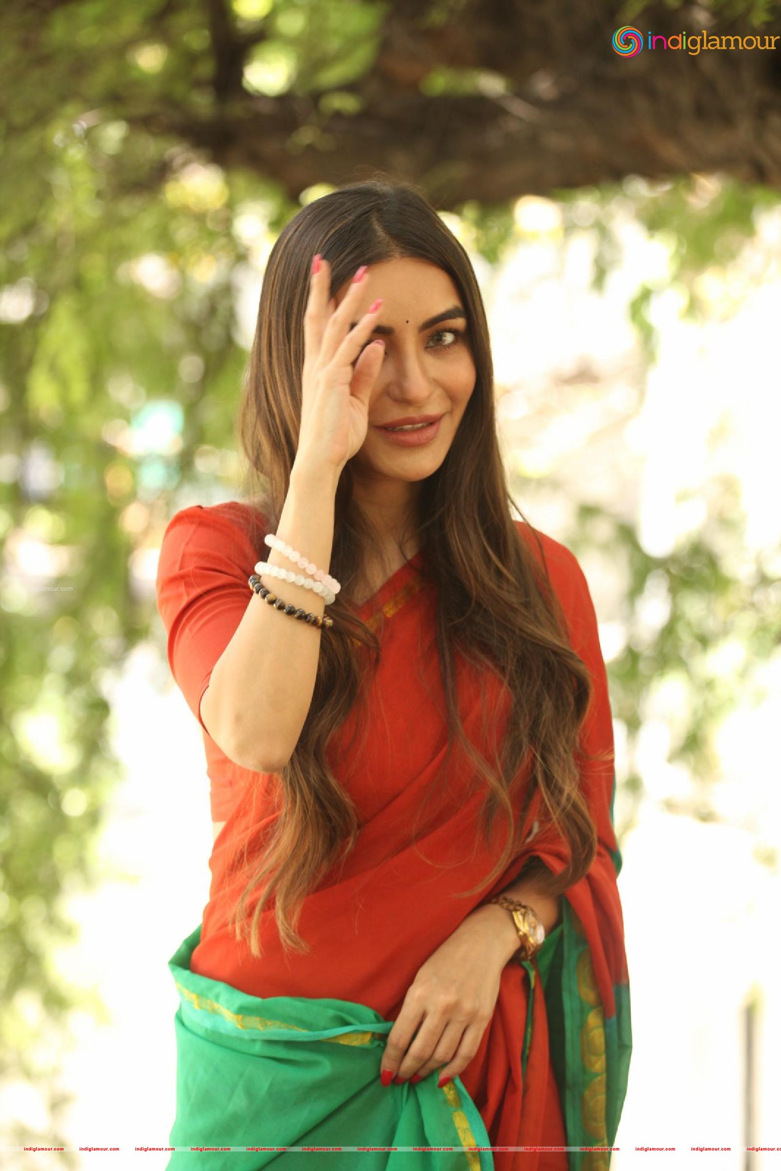 Nikkesha Actress hd photo