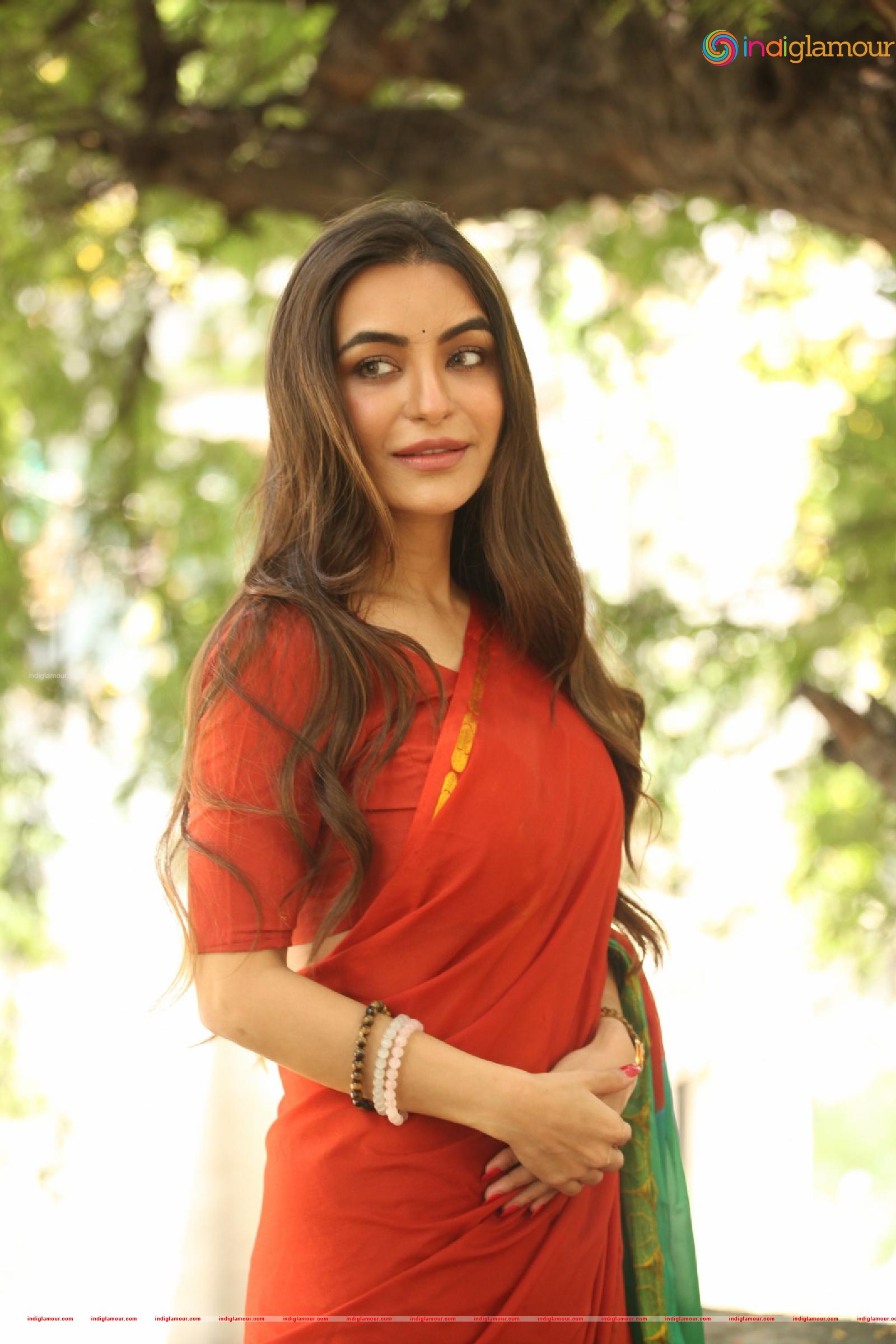 Nikkesha Actress hd photo