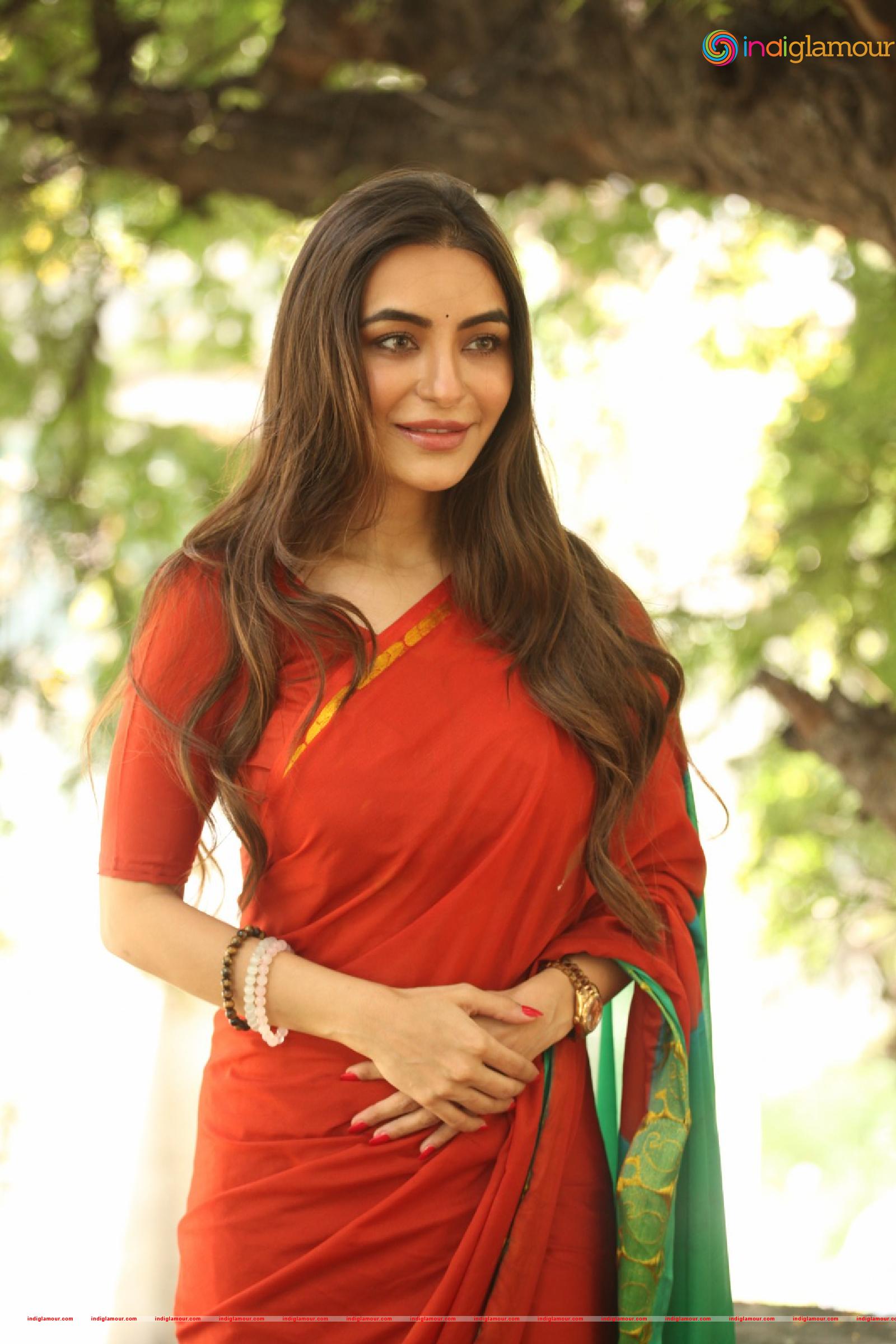 Nikkesha Actress hd photo