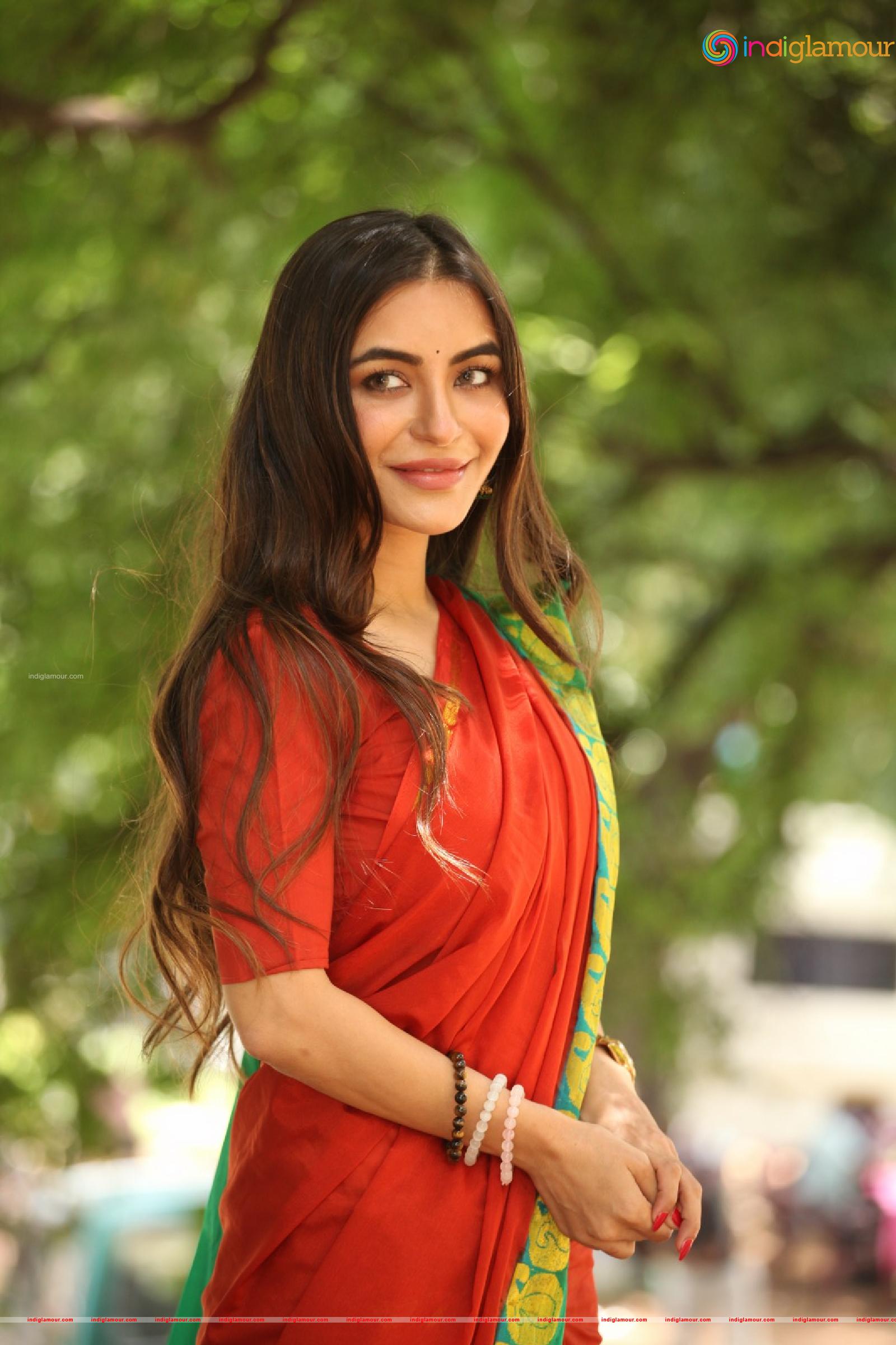 Nikkesha Actress hd photo