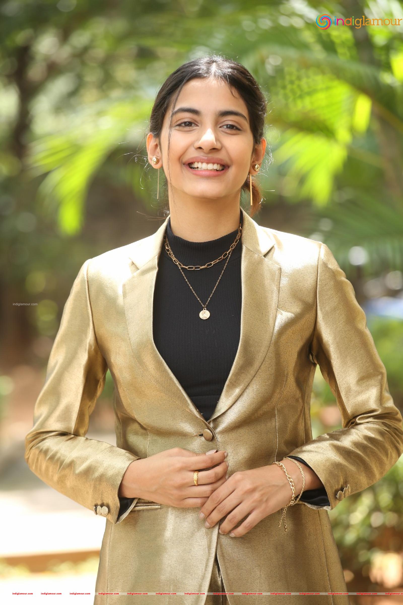Pragati Shrivatsav Actress hd photo