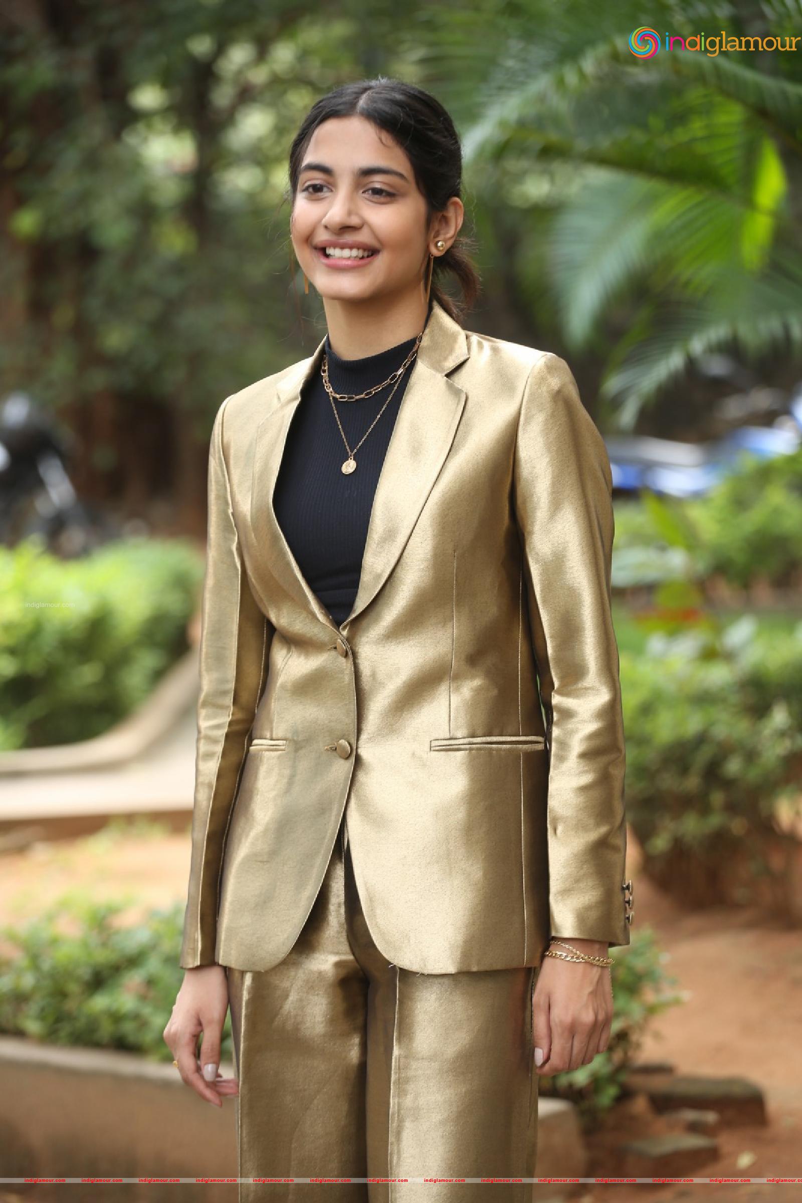 Pragati Shrivatsav Actress hd photo