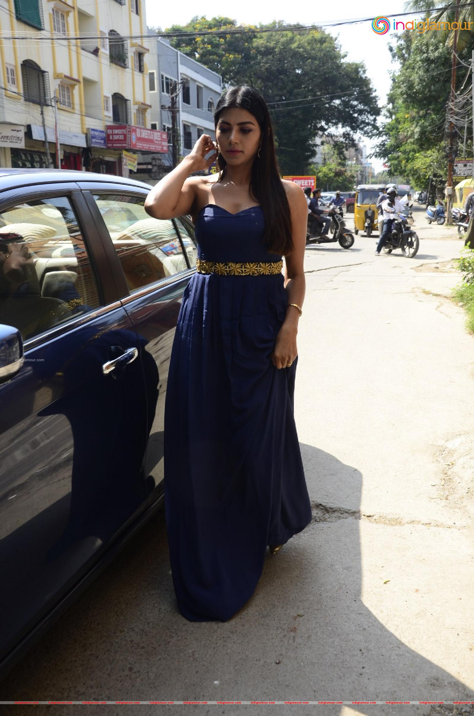 Lahari Shari Actress hd photo