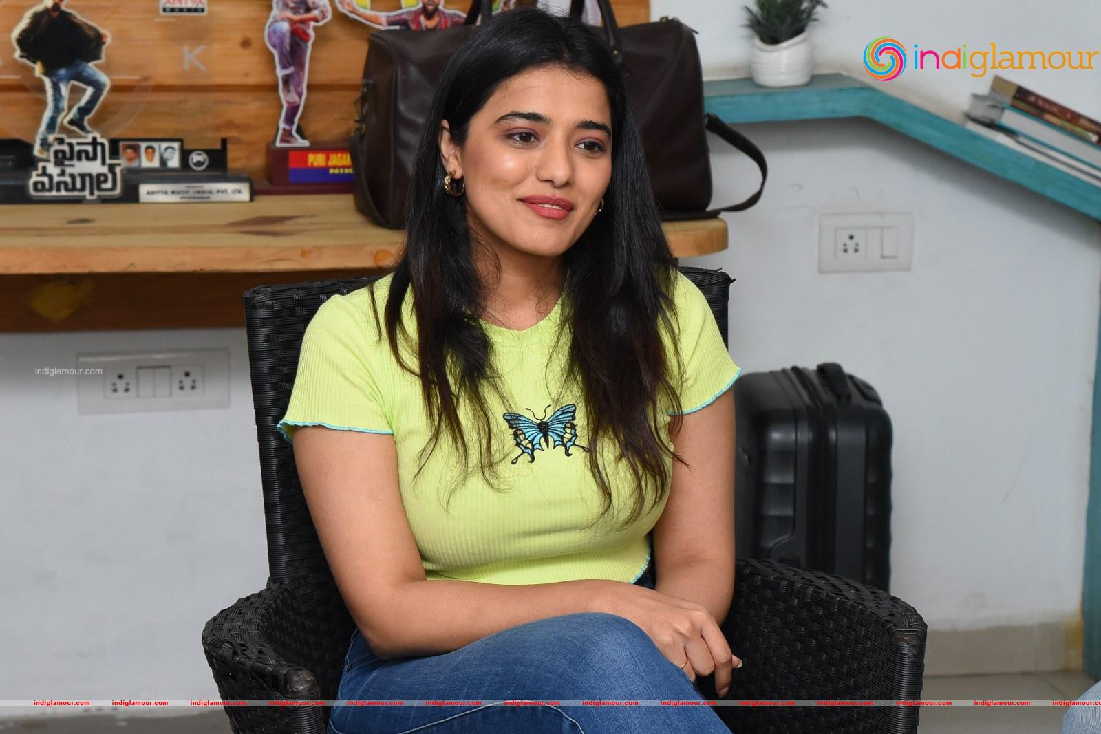 Ketika Sharma Actress hd photo