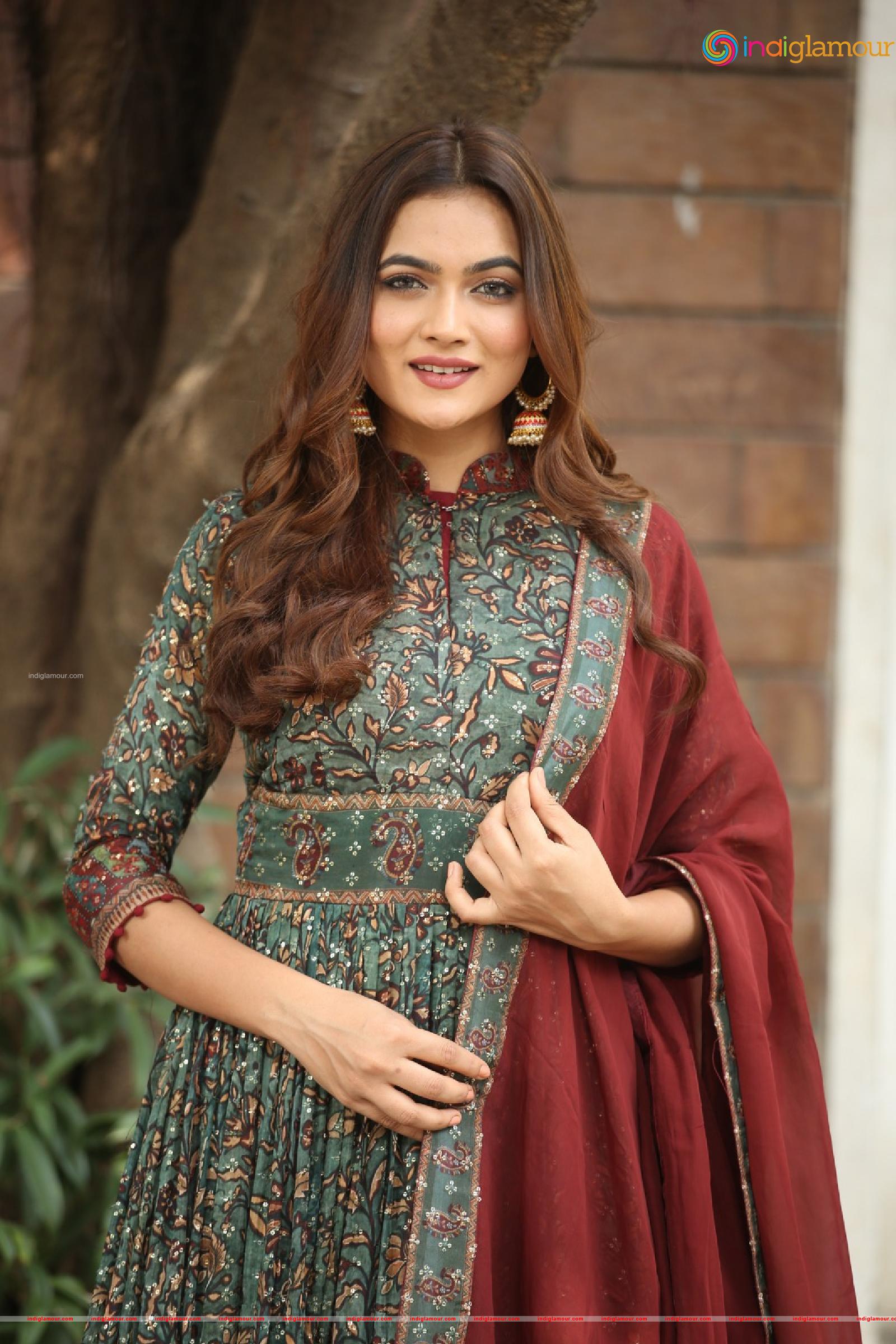 Reva Actress hd photo