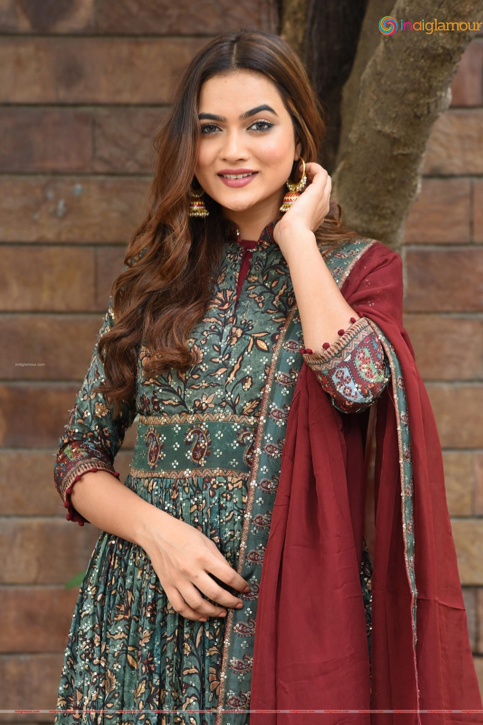 Reva Actress hd photo