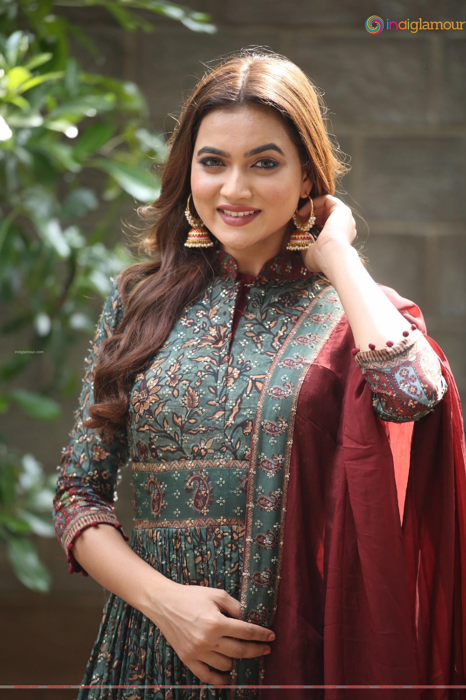 Reva Actress hd photo
