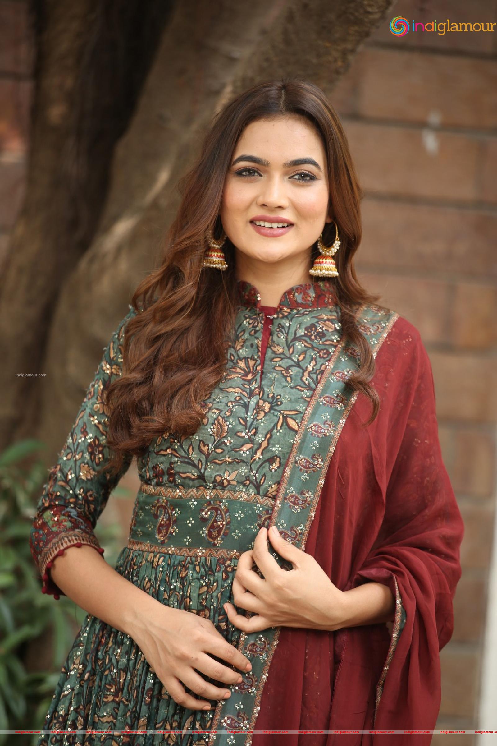 Reva Actress hd photo
