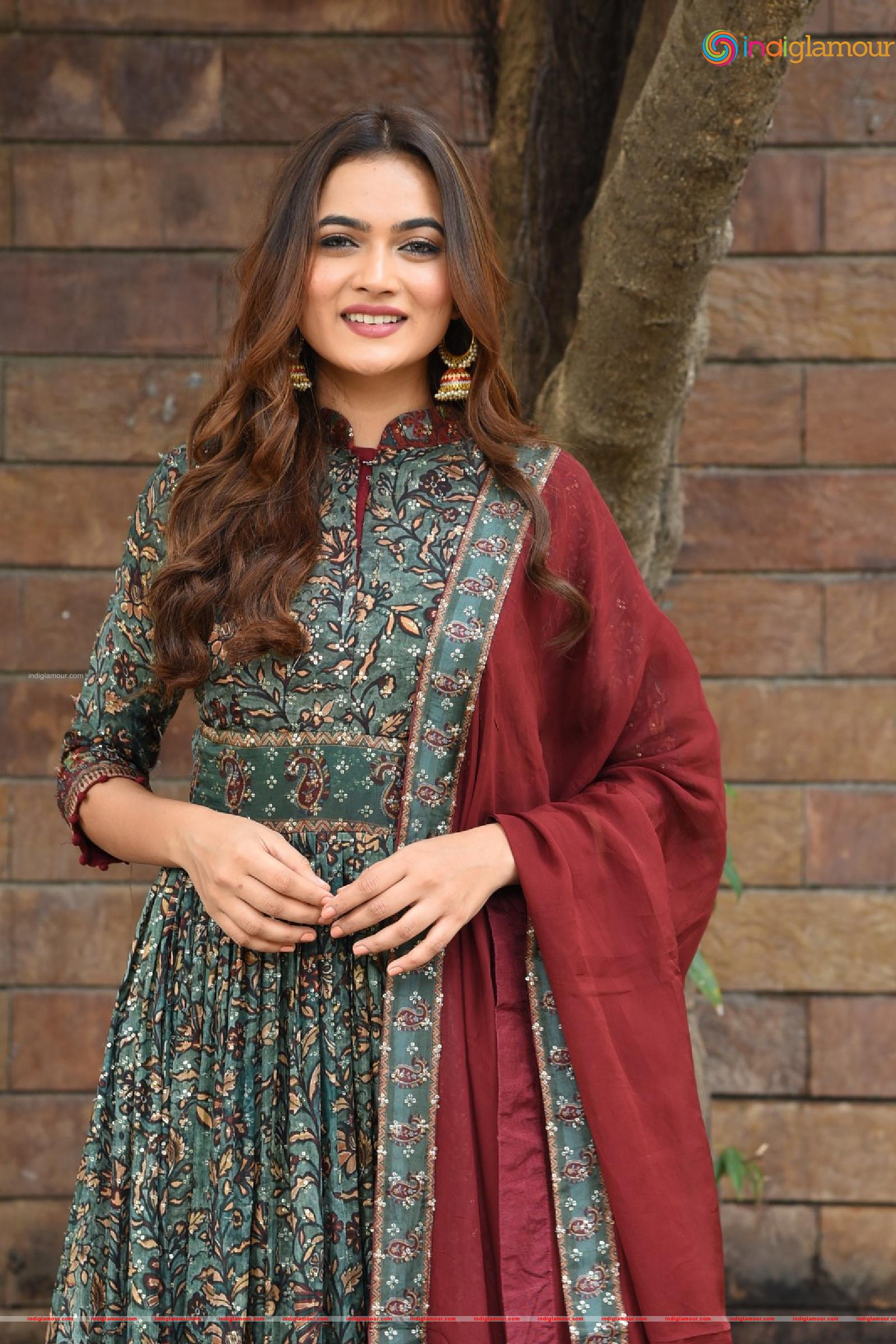 Reva Actress hd photo