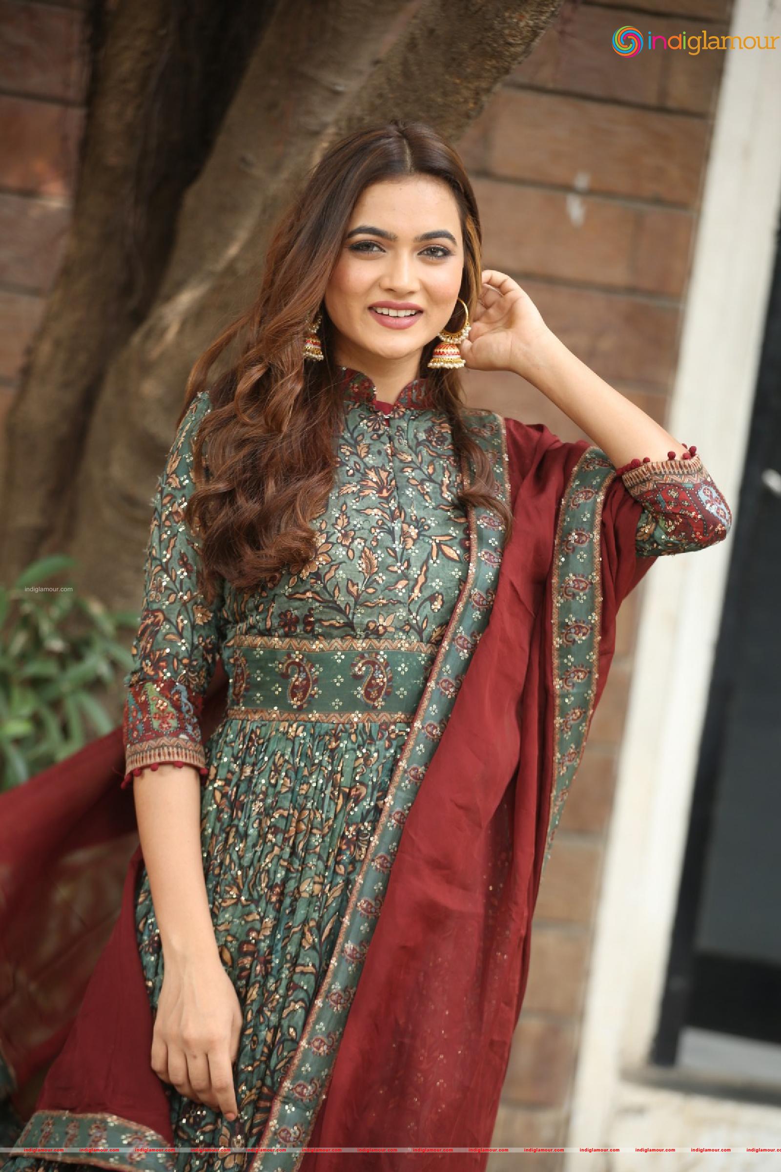 Reva Actress hd photo