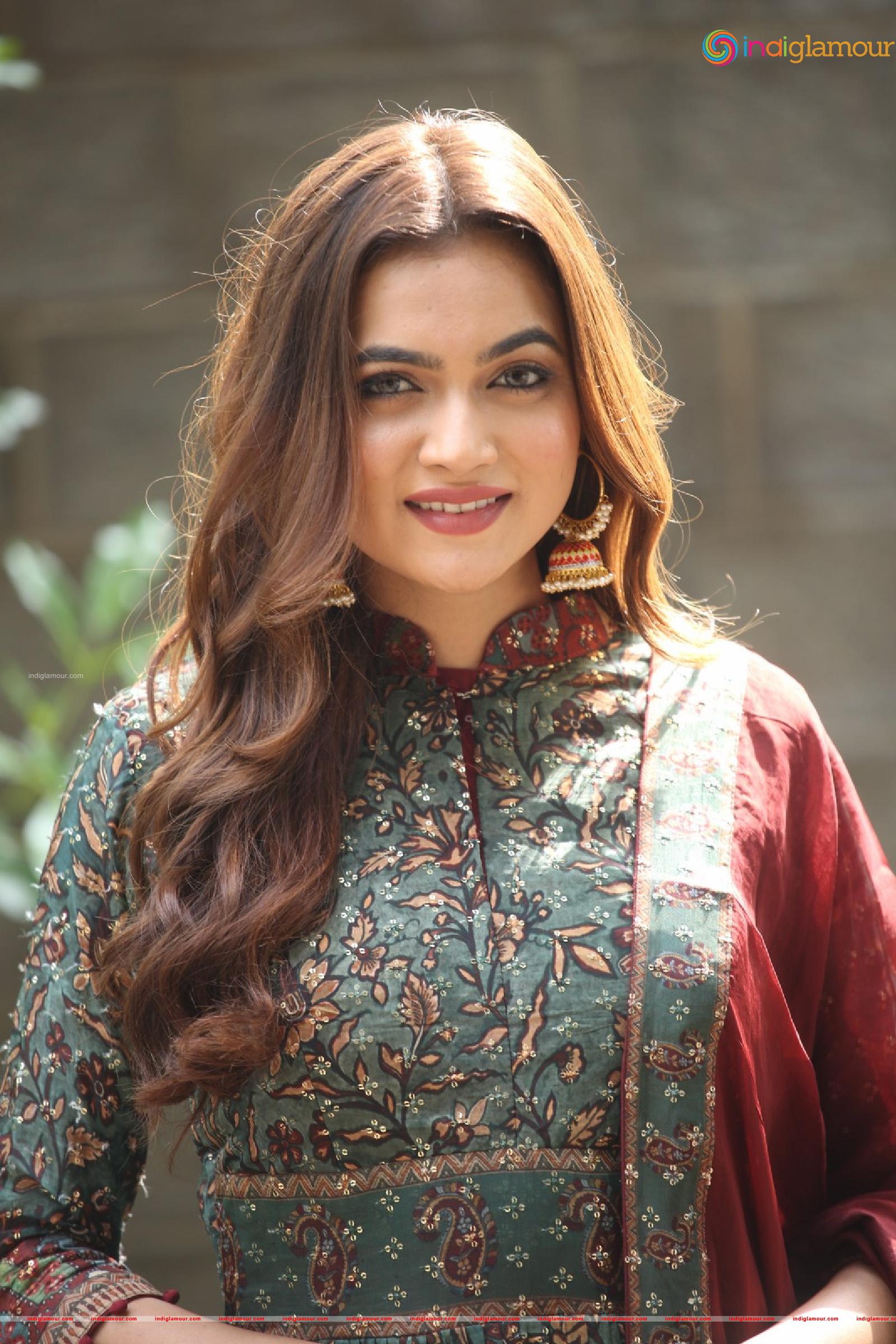 Reva Actress hd photo