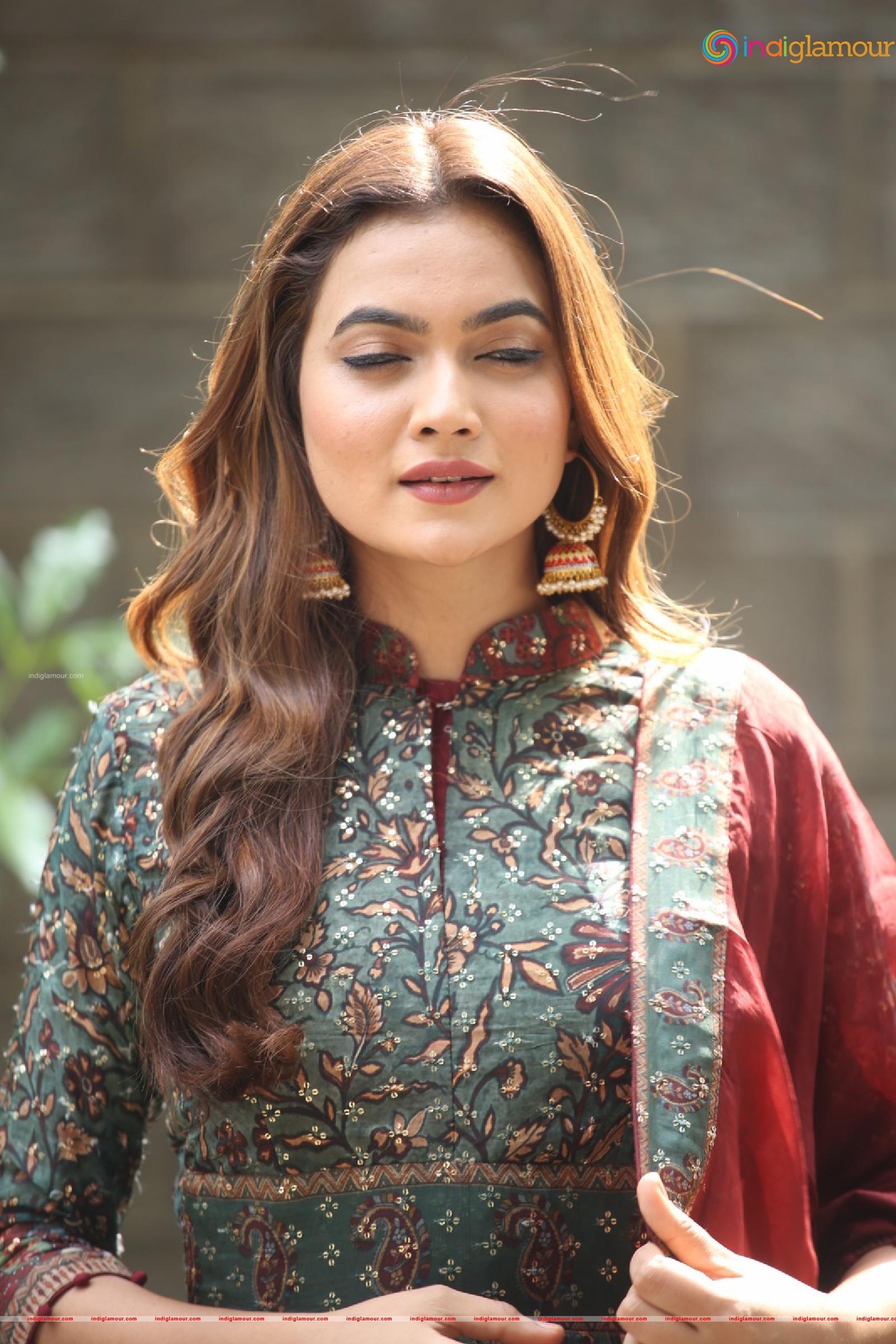Reva Actress hd photo