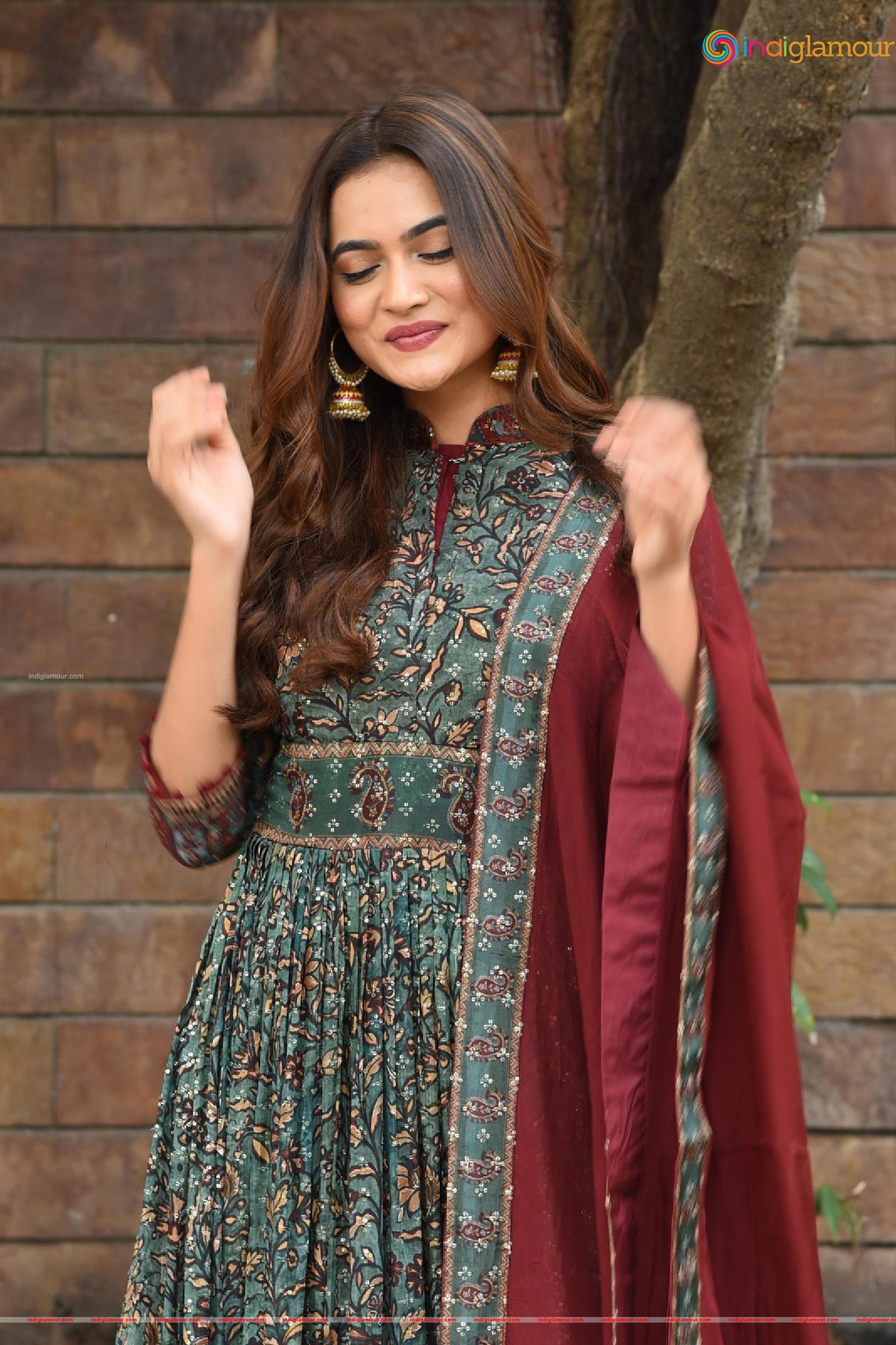 Reva Actress hd photo