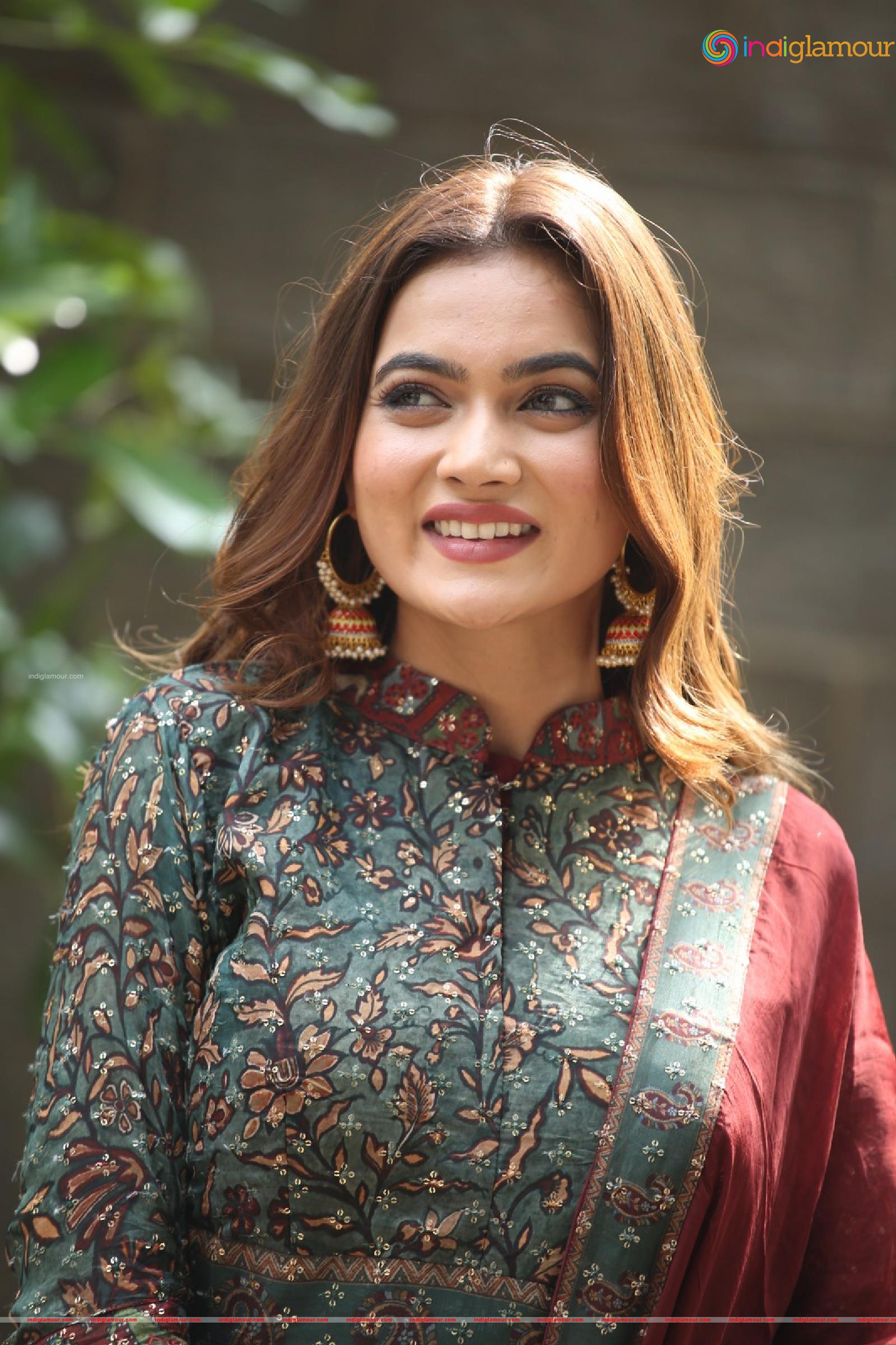 Reva Actress hd photo