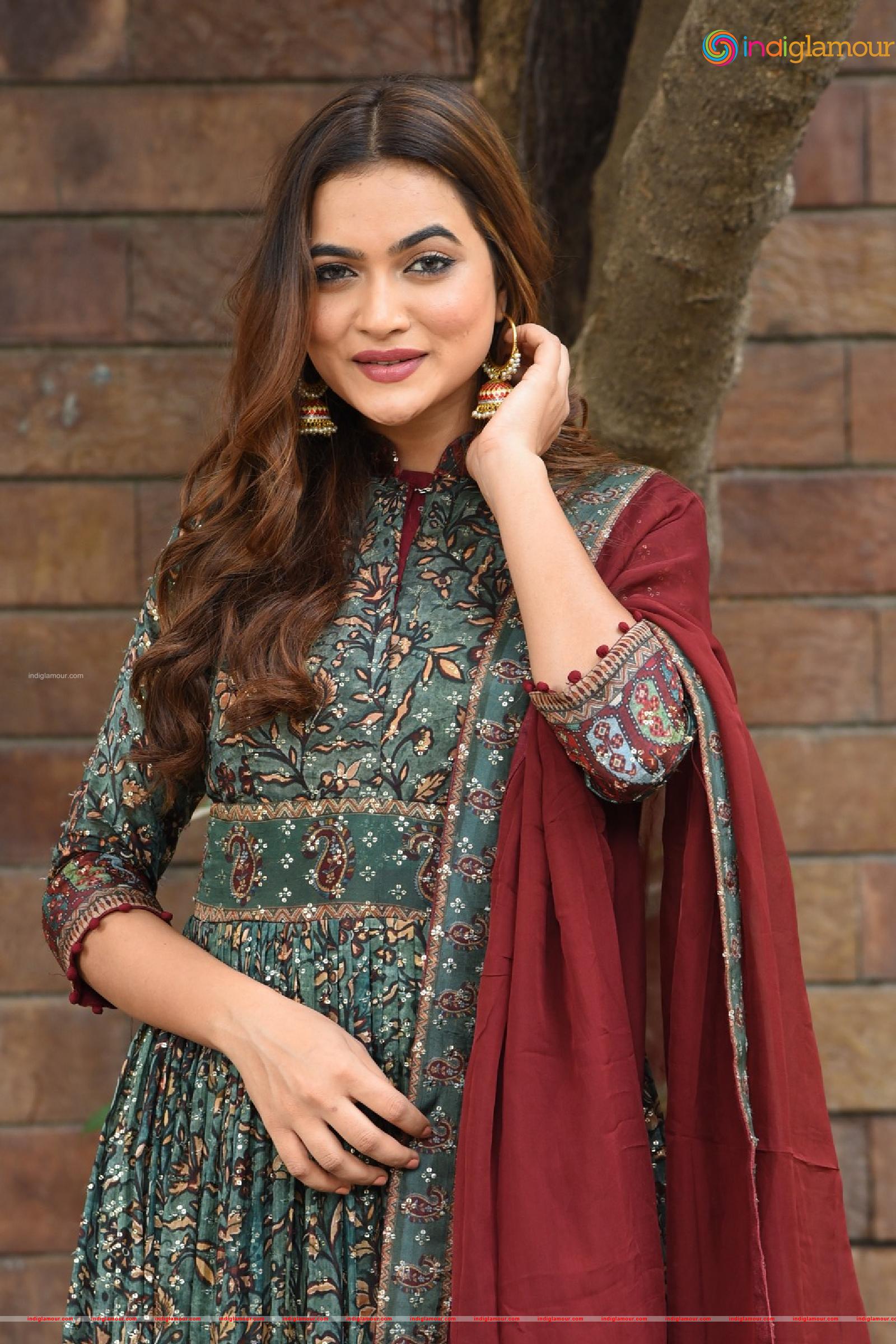 Reva Actress hd photo